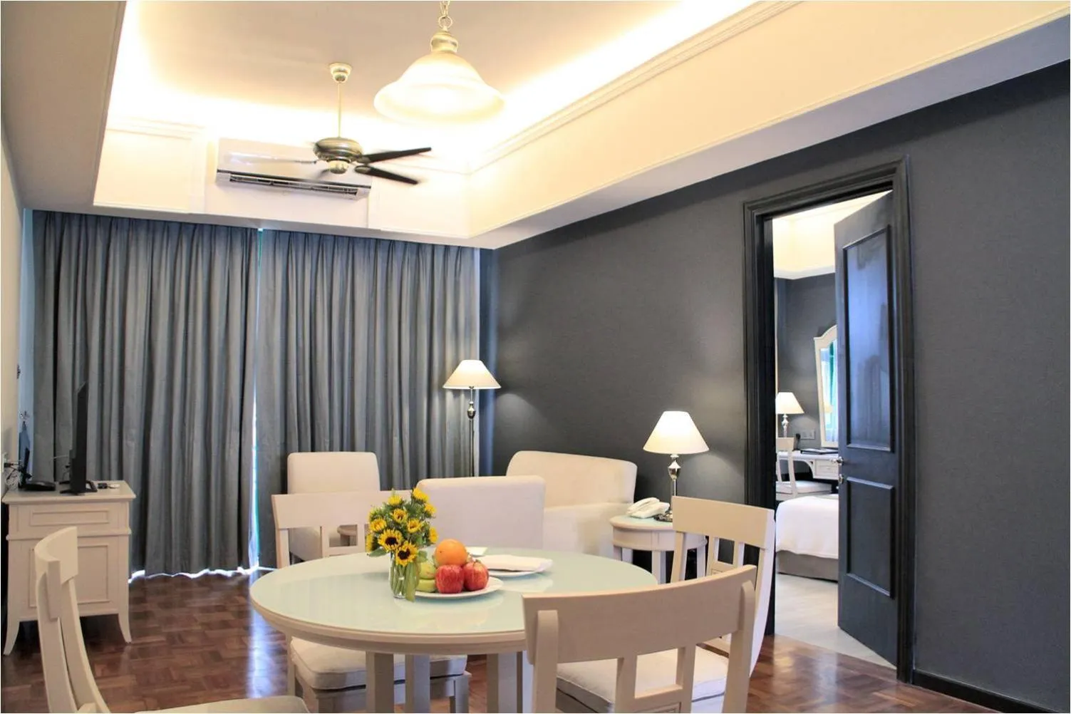 Dining area in Himawari Hotel Apartments