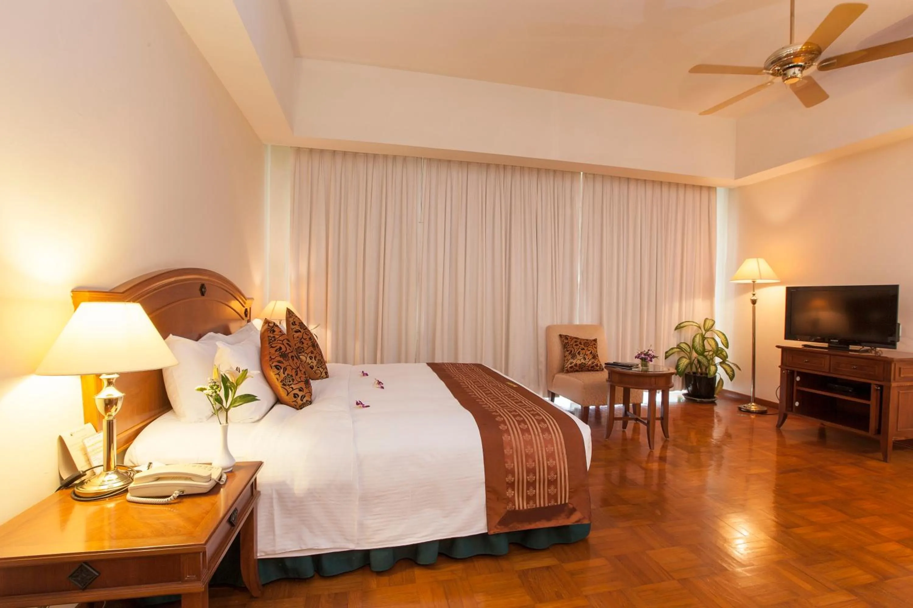 Bedroom, Bed in Himawari Hotel Apartments