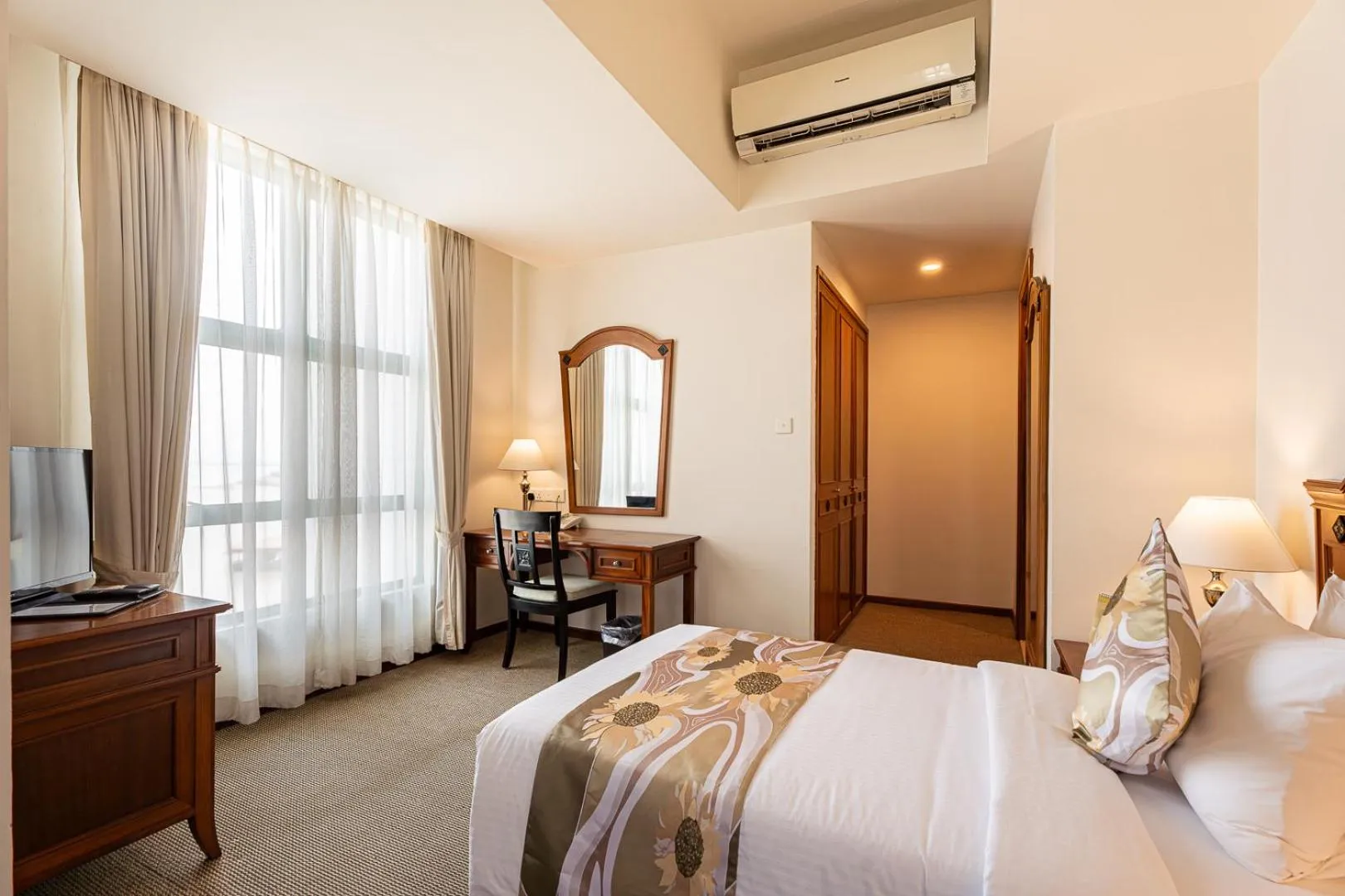 Bed in Himawari Hotel Apartments