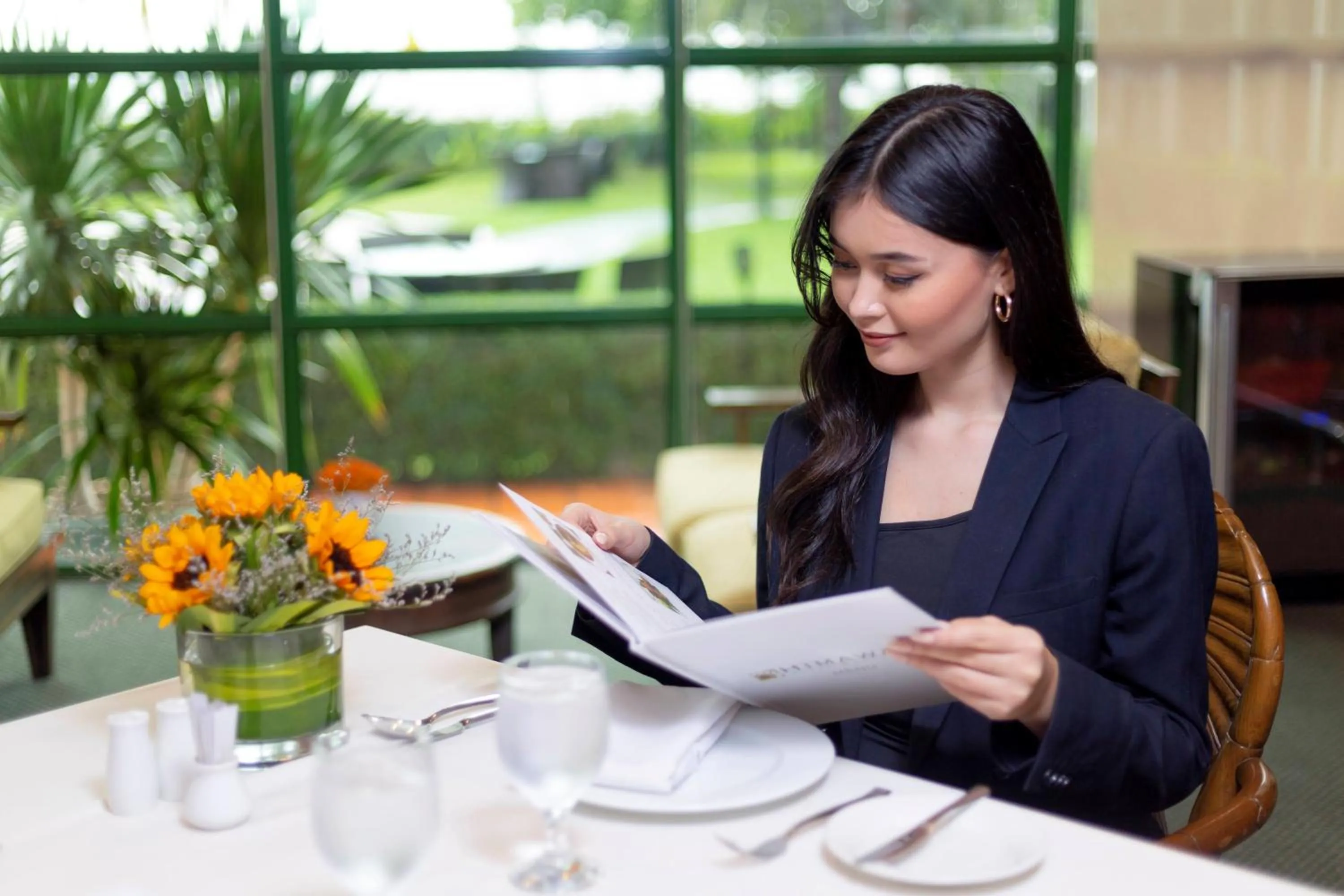 Restaurant/places to eat in Himawari Hotel Apartments