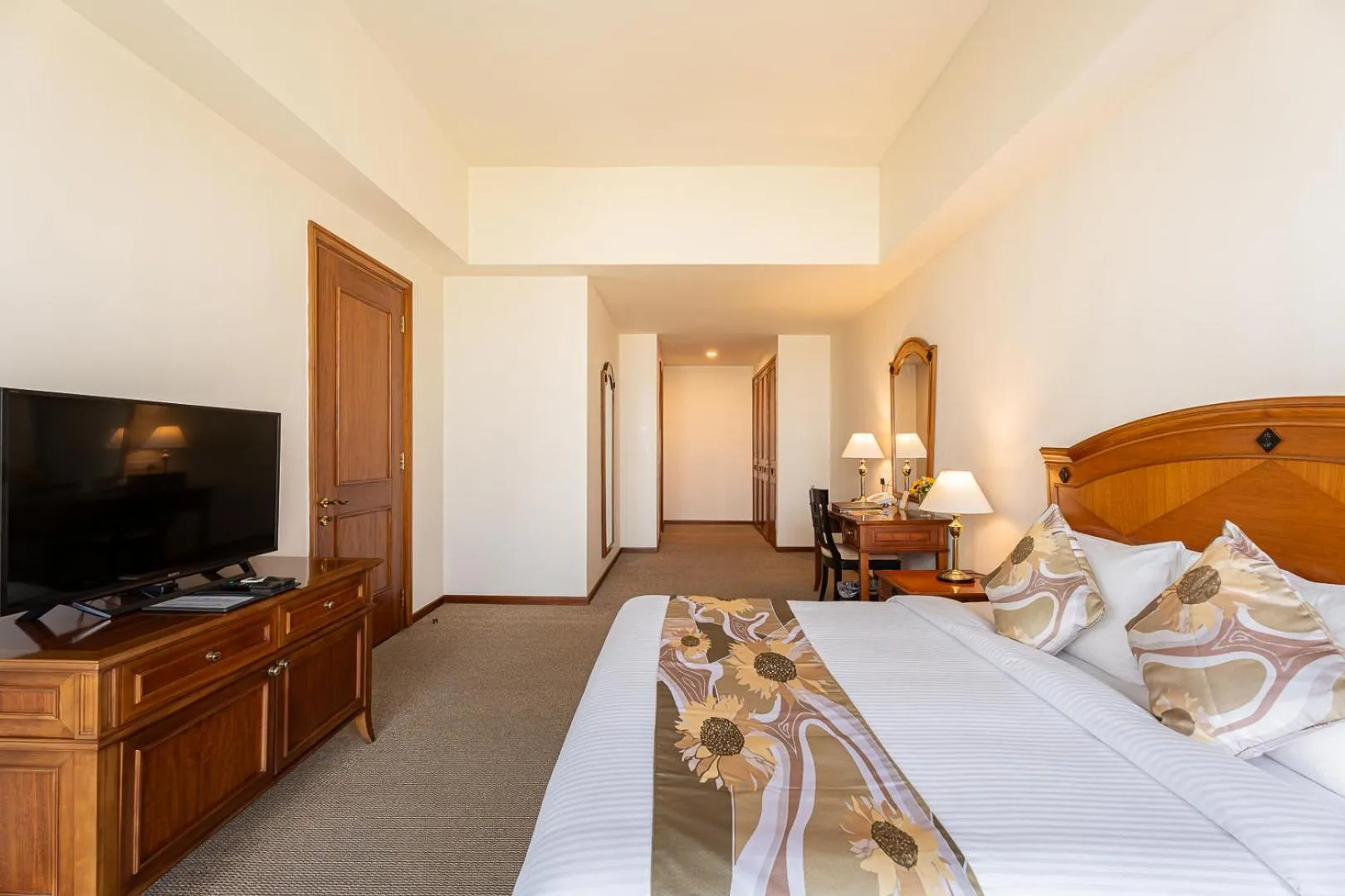 Bed in Himawari Hotel Apartments