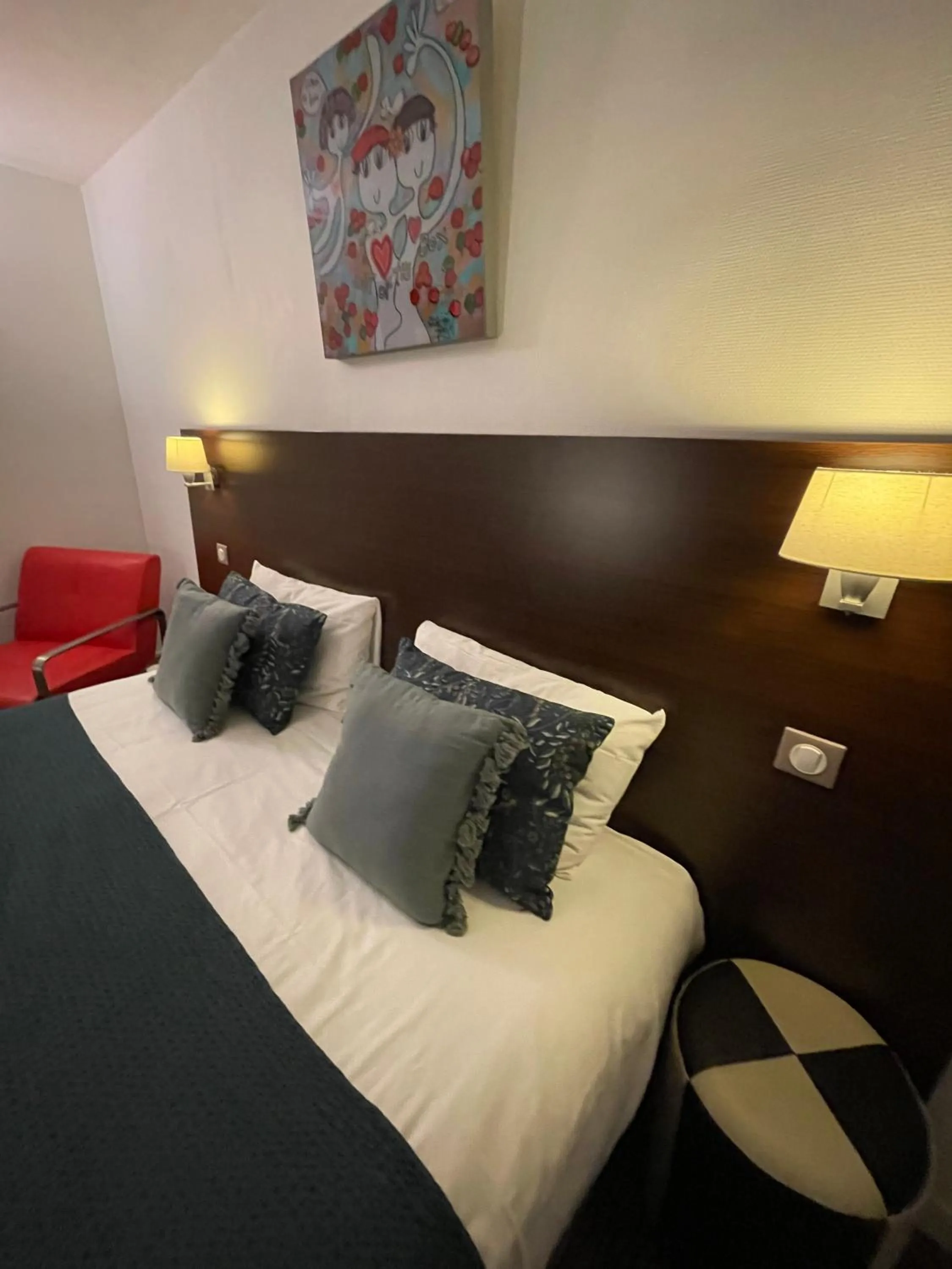 Decorative detail, Bed in The Originals Boutique, Hôtel d'Angleterre, Le Havre, centre, plage