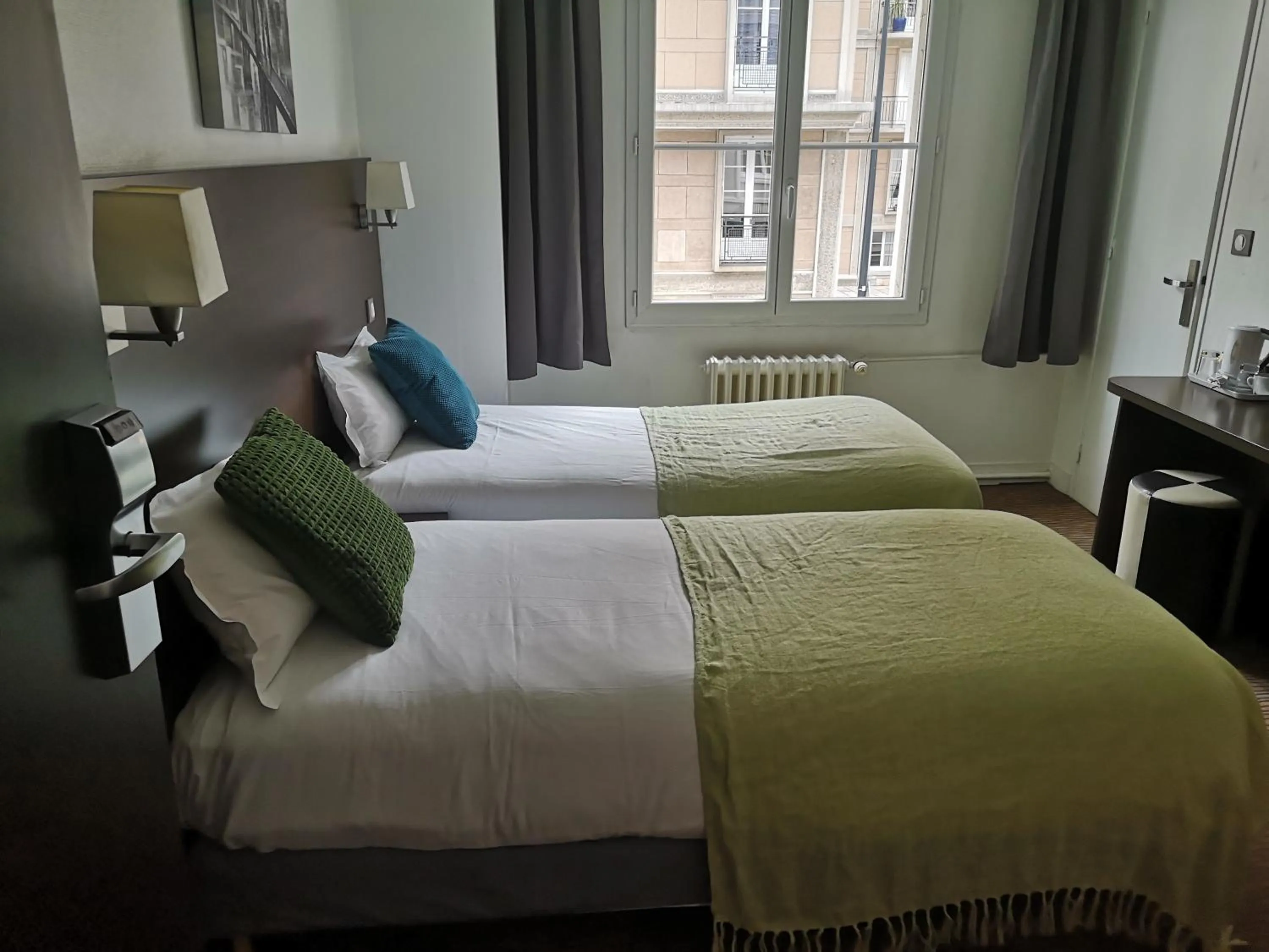 Property building, Bed in The Originals Boutique, Hôtel d'Angleterre, Le Havre, centre, plage