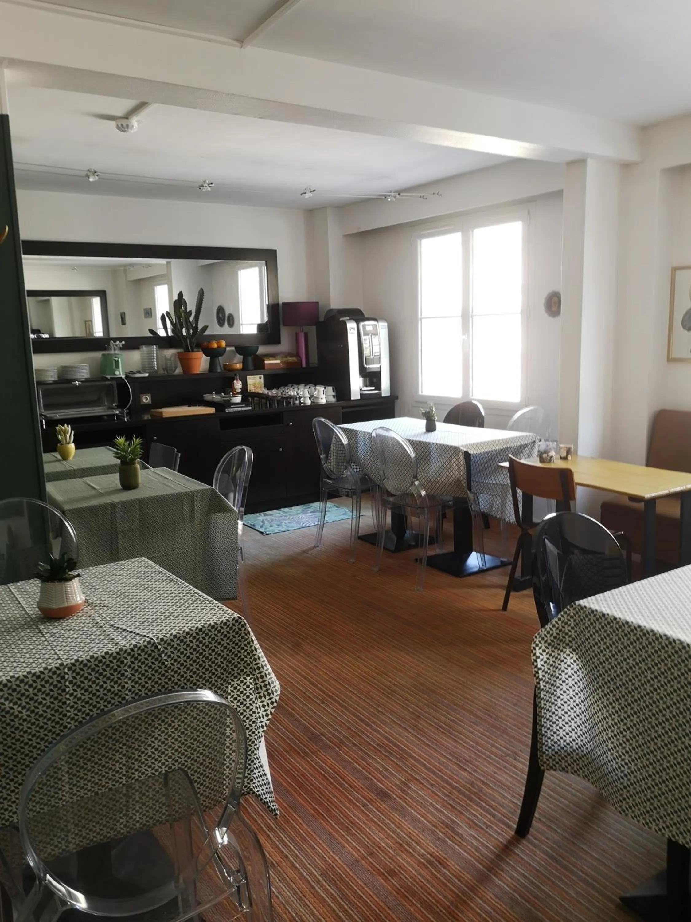 Breakfast in The Originals Boutique, Hôtel d'Angleterre, Le Havre, centre, plage