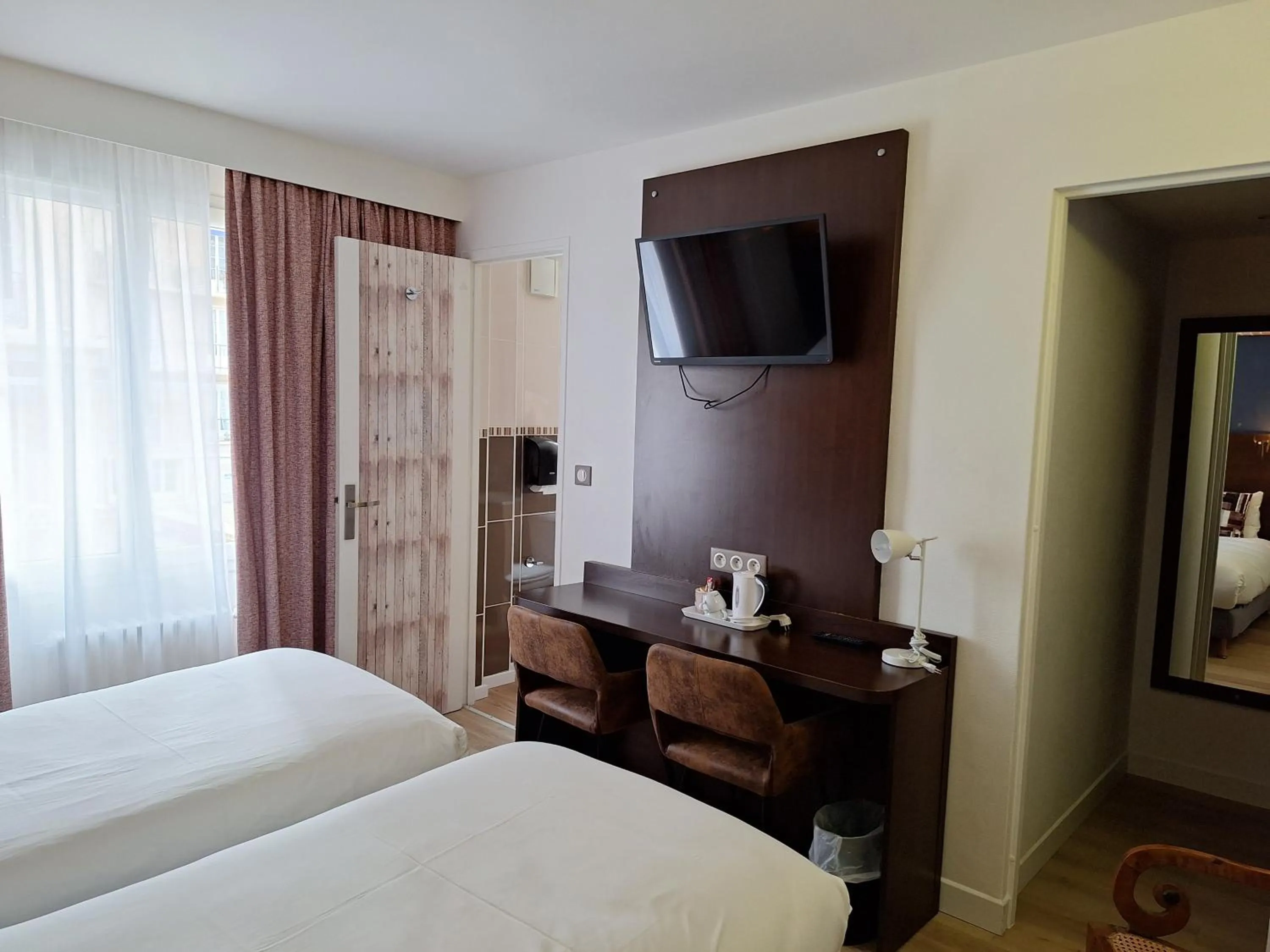 Bed in The Originals Boutique, Hôtel d'Angleterre, Le Havre, centre, plage