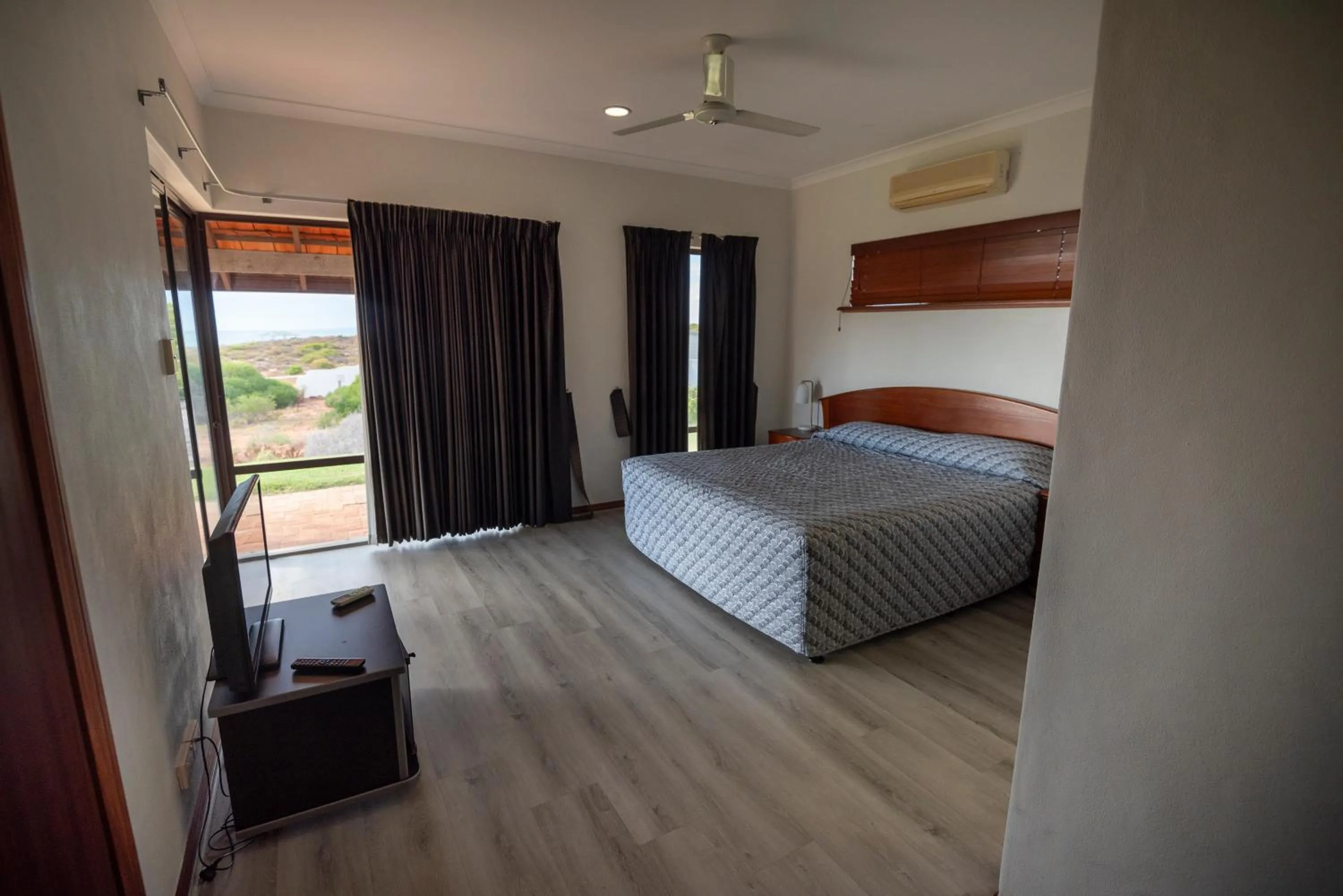 Bedroom, Bed in Kalbarri Red Bluff Tourist Park