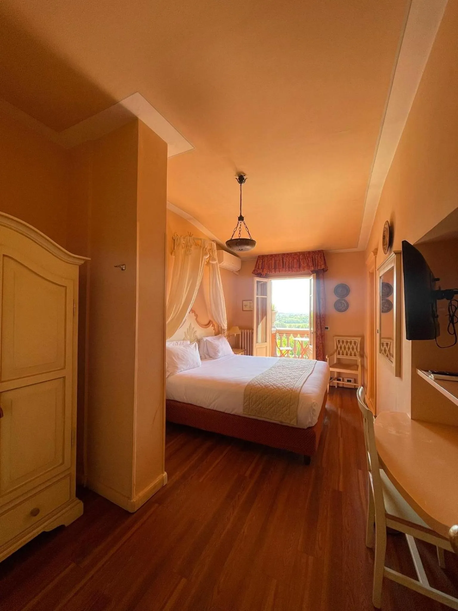 Photo of the whole room, Bed in Quattro Gigli Hotel