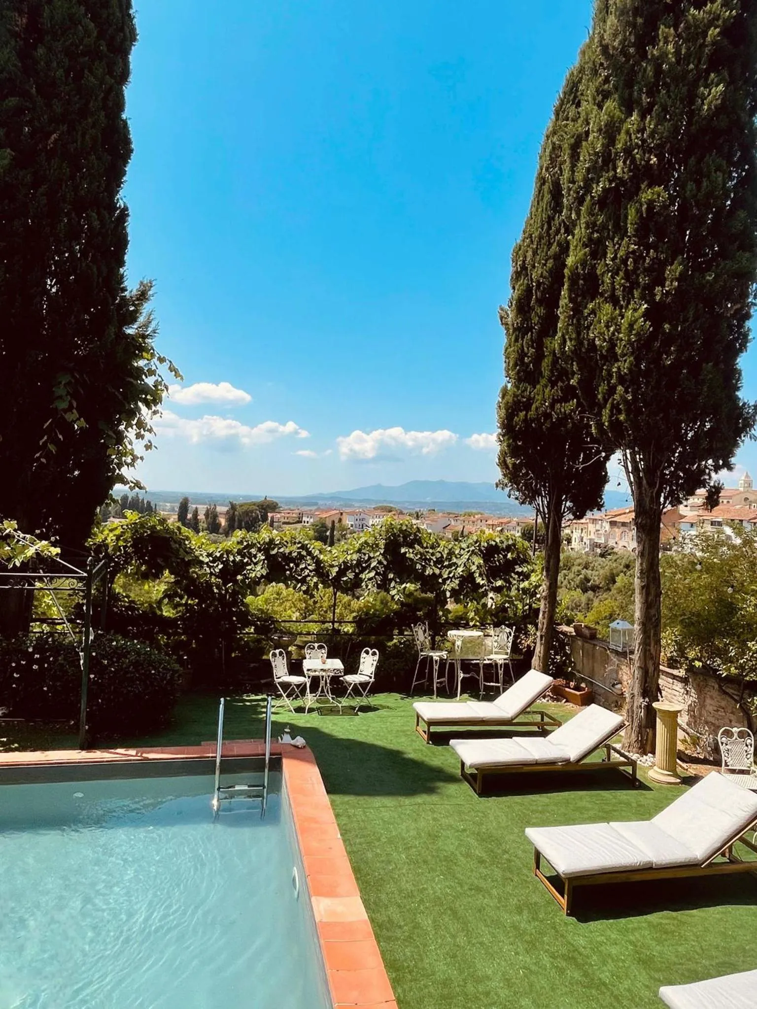 Swimming pool in Quattro Gigli Hotel