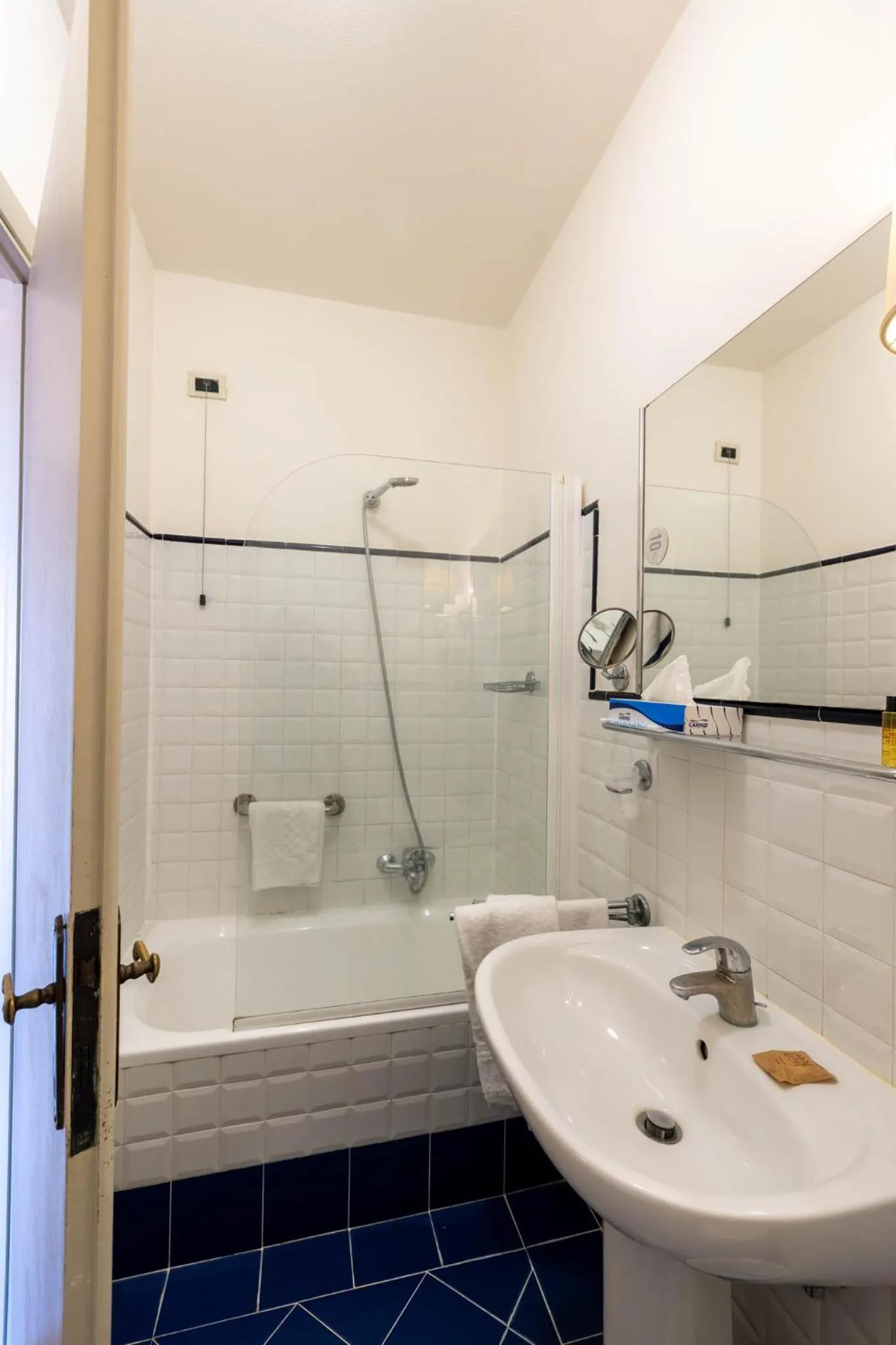 Shower in Quattro Gigli Hotel