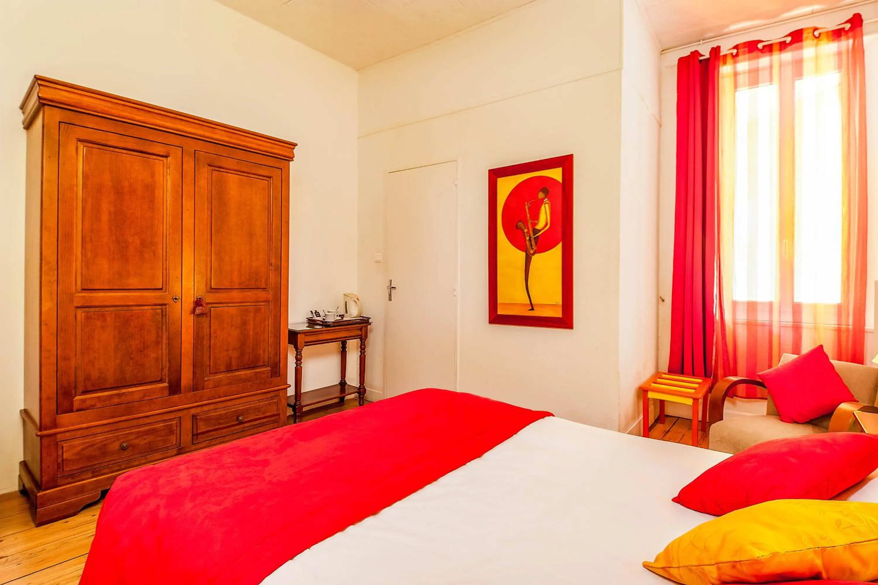 Bed in Logis Hôtel Restaurant des Corbières