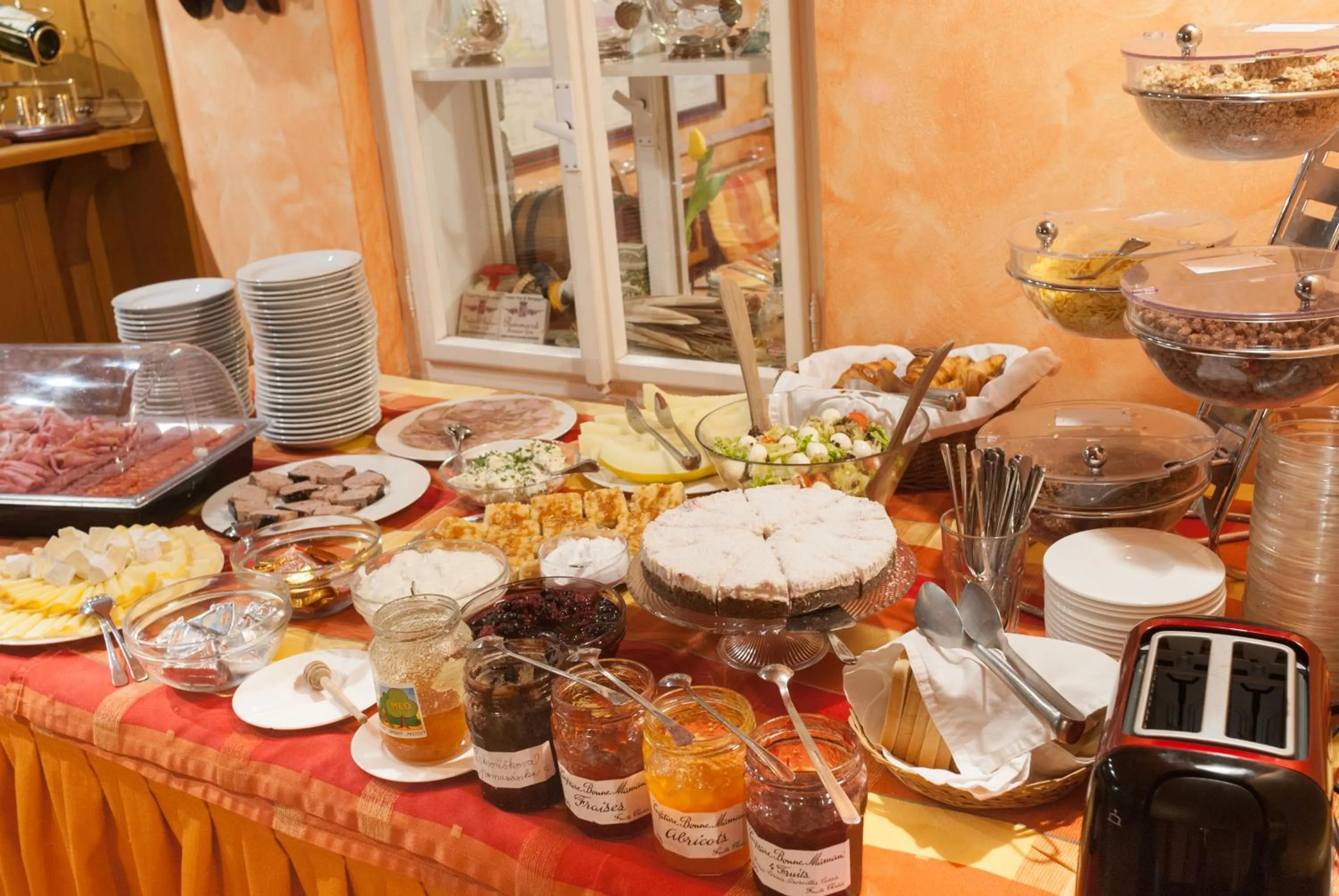 Buffet breakfast in Hotel Pod Jasany