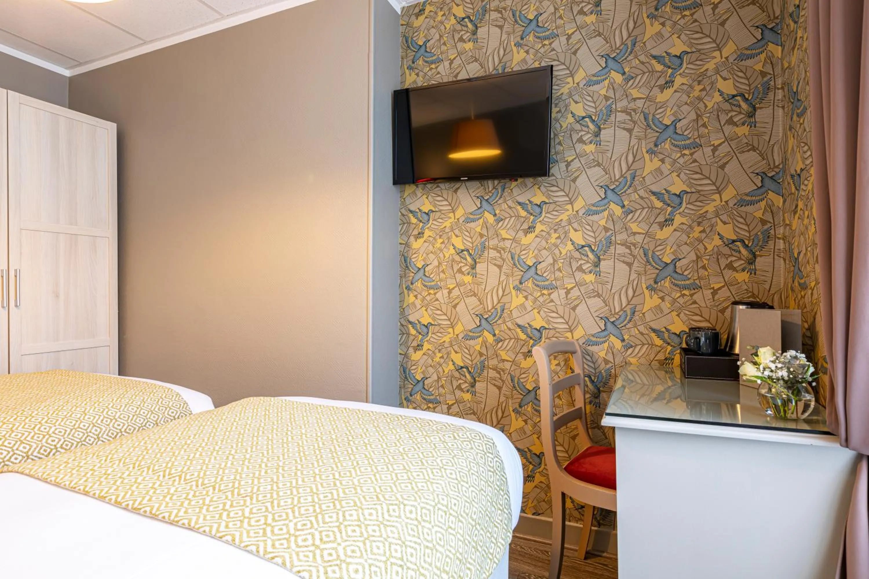 TV and multimedia, Bed in Splendid Hôtel