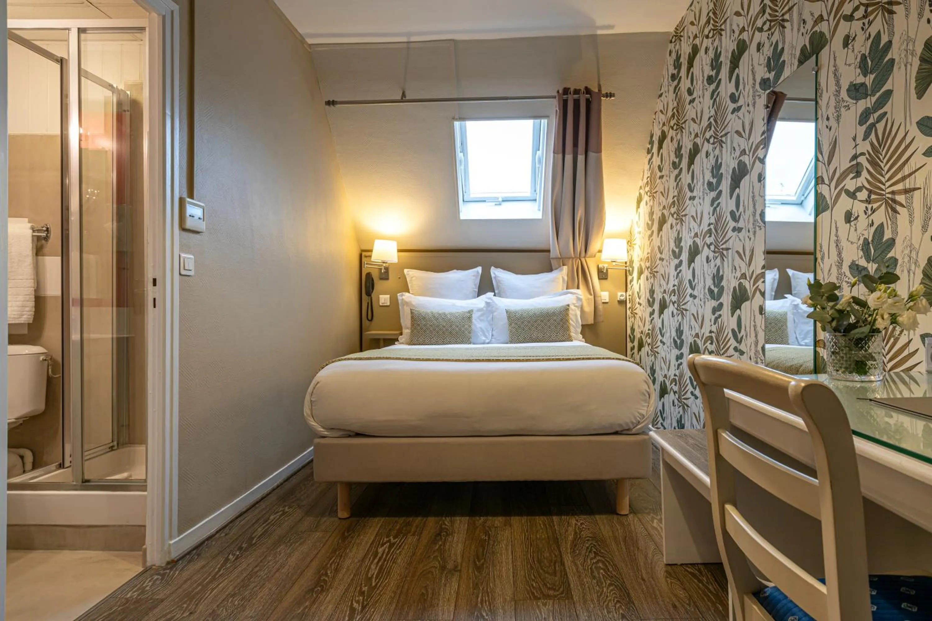 Bedroom, Bed in Splendid Hôtel