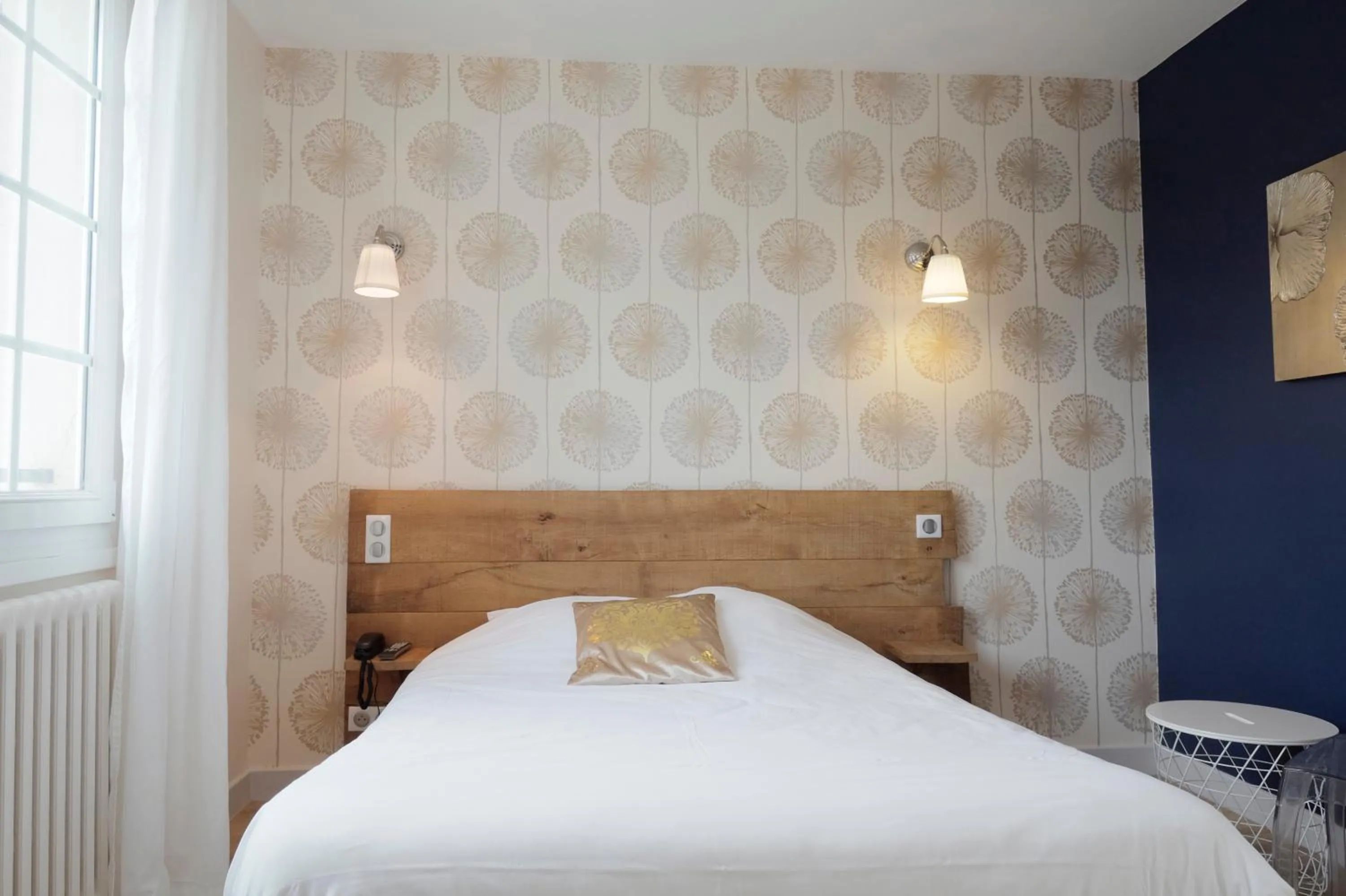 Bed in Logis Hotel Le Relais du Teulet