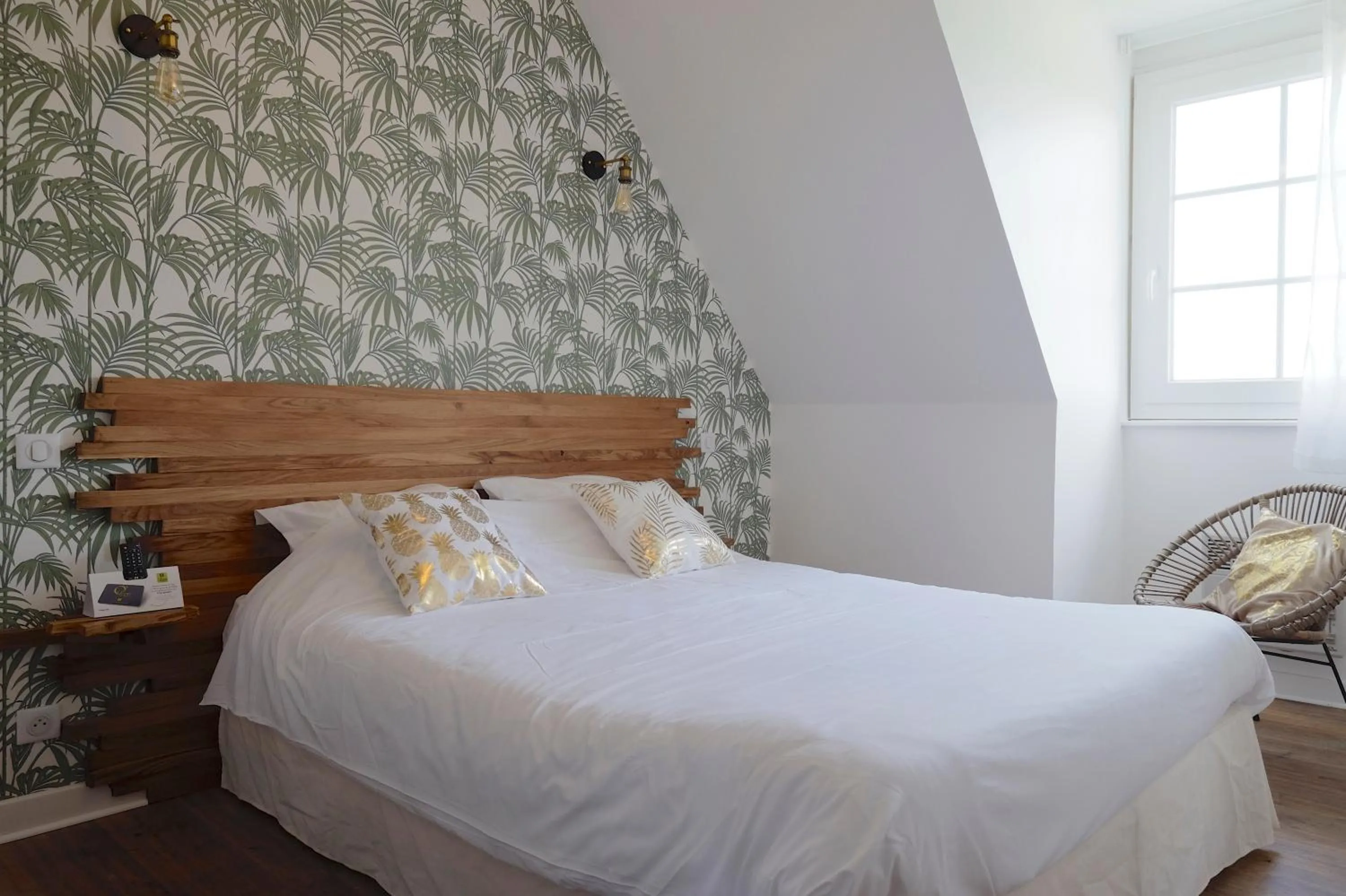 Bed in Logis Hotel Le Relais du Teulet