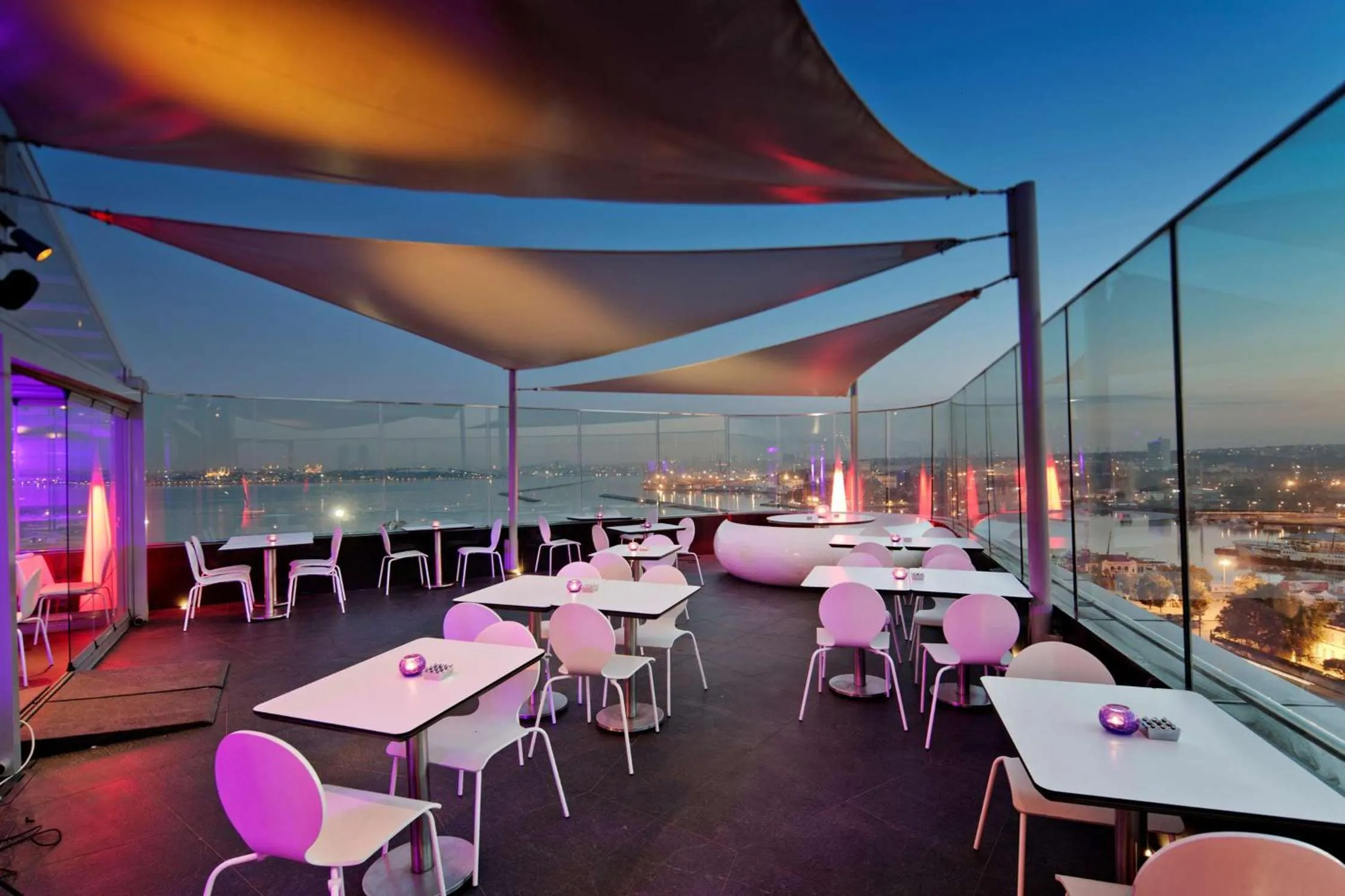 Restaurant/places to eat in DoubleTree By Hilton Istanbul - Moda
