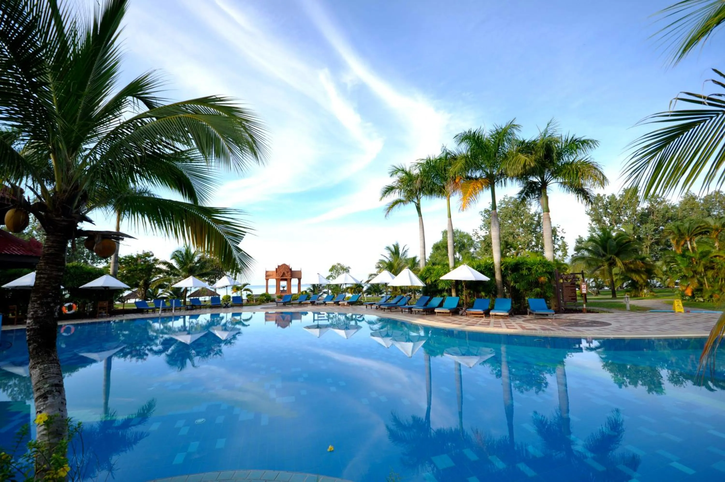 Swimming pool in Sokha Beach Resort