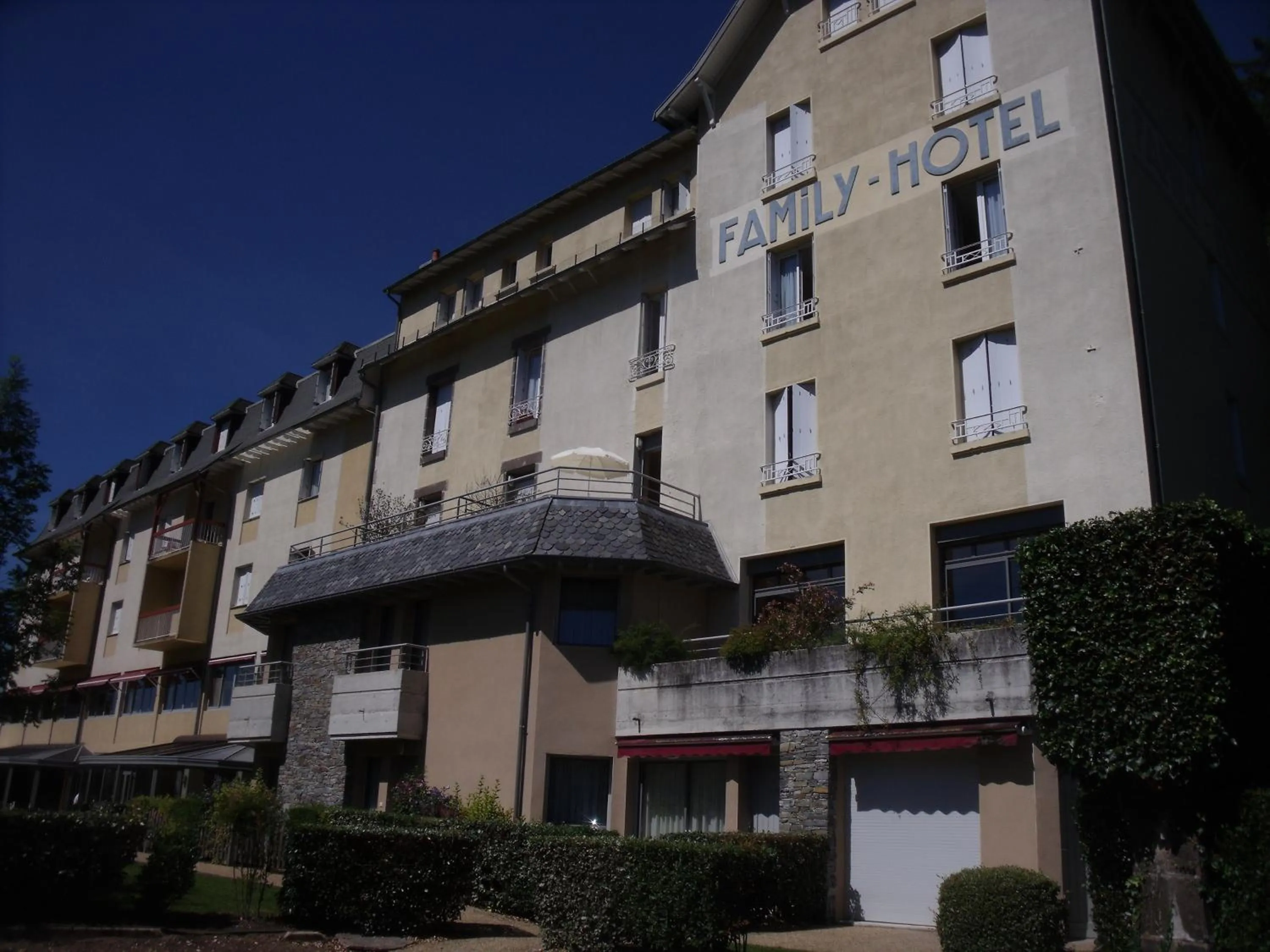 Facade/entrance in Family Hotel