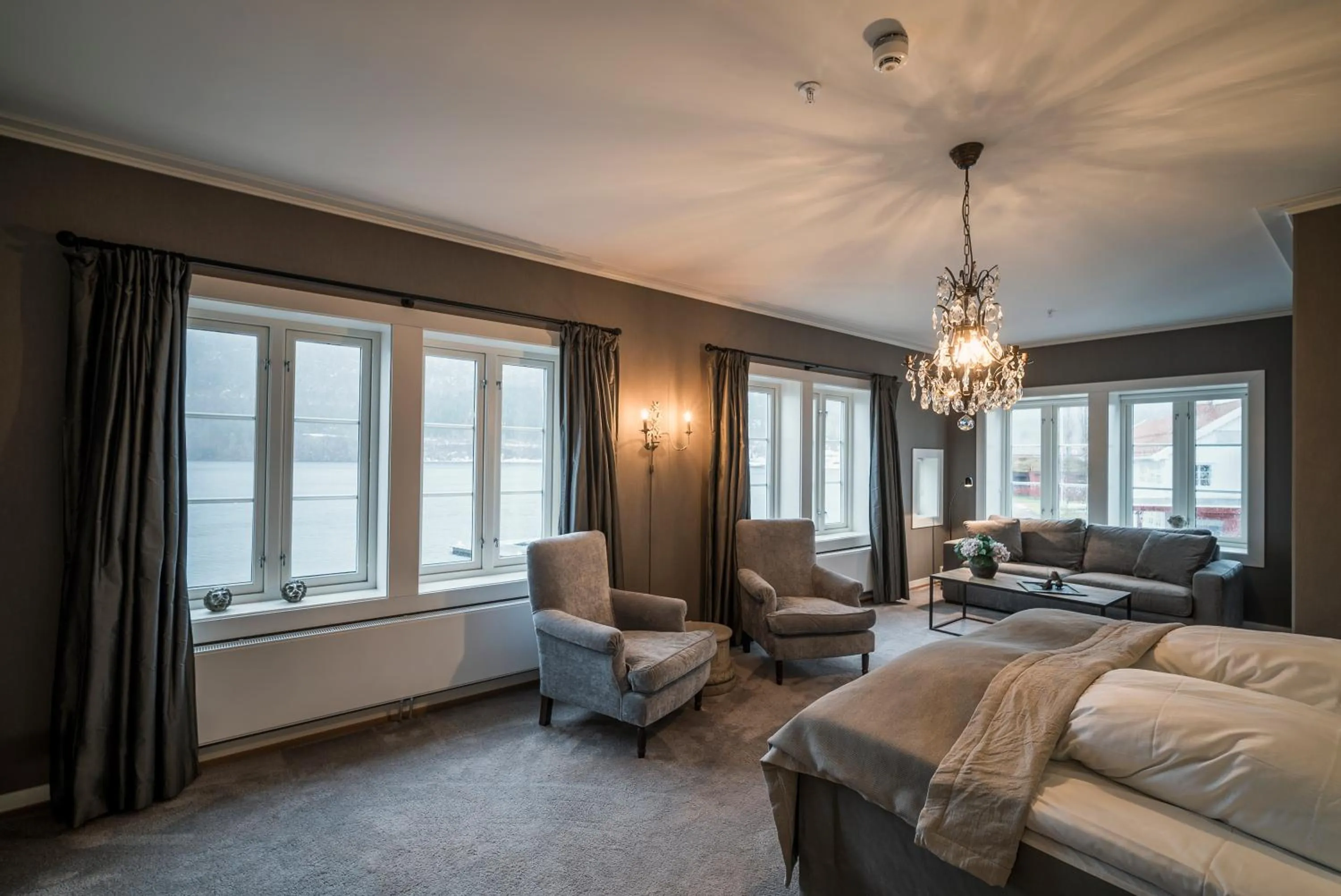 Living room, Bed in Angvik Gamle Handelssted - by Classic Norway Hotels