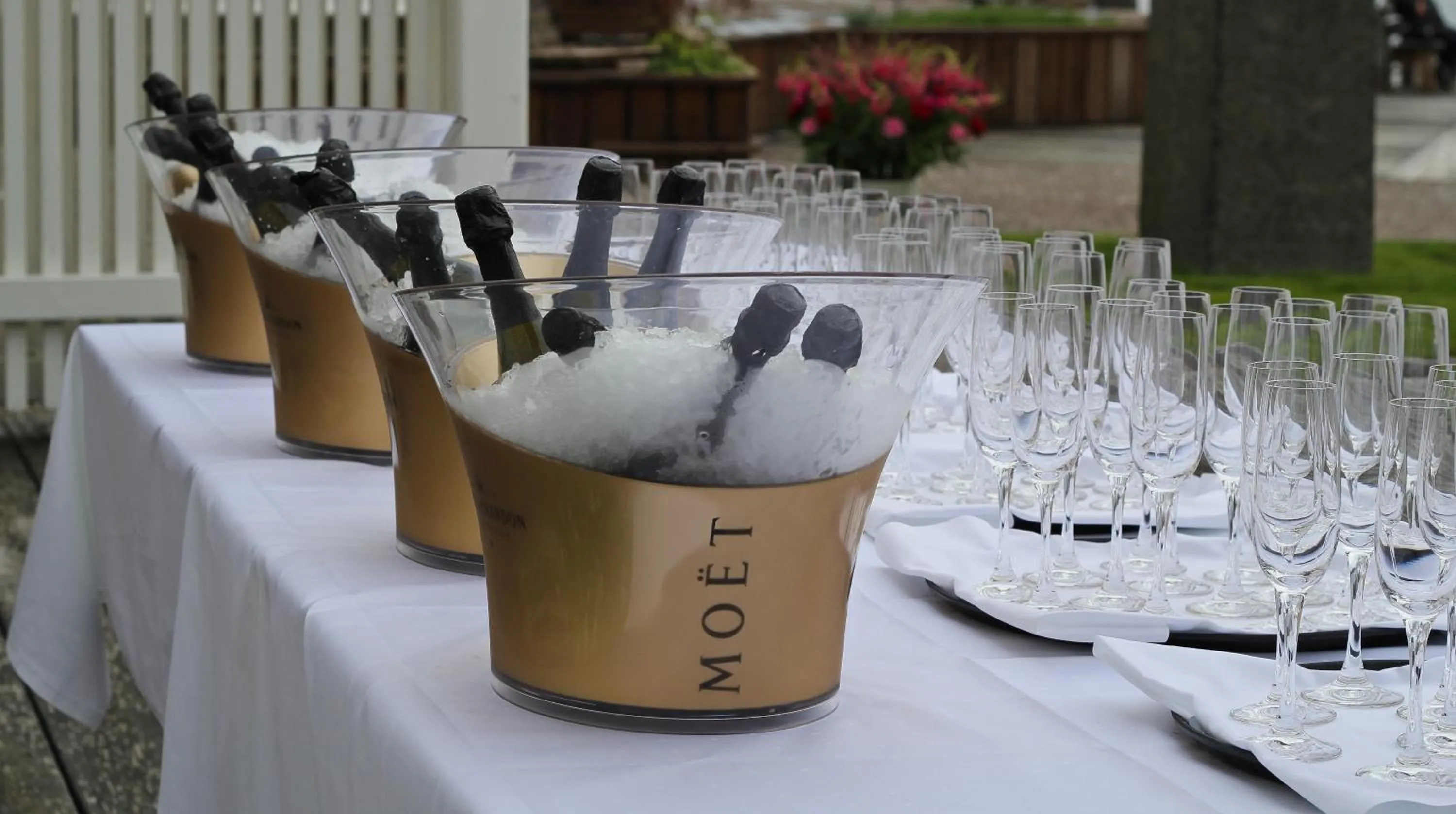 Drinks in Angvik Gamle Handelssted - by Classic Norway Hotels