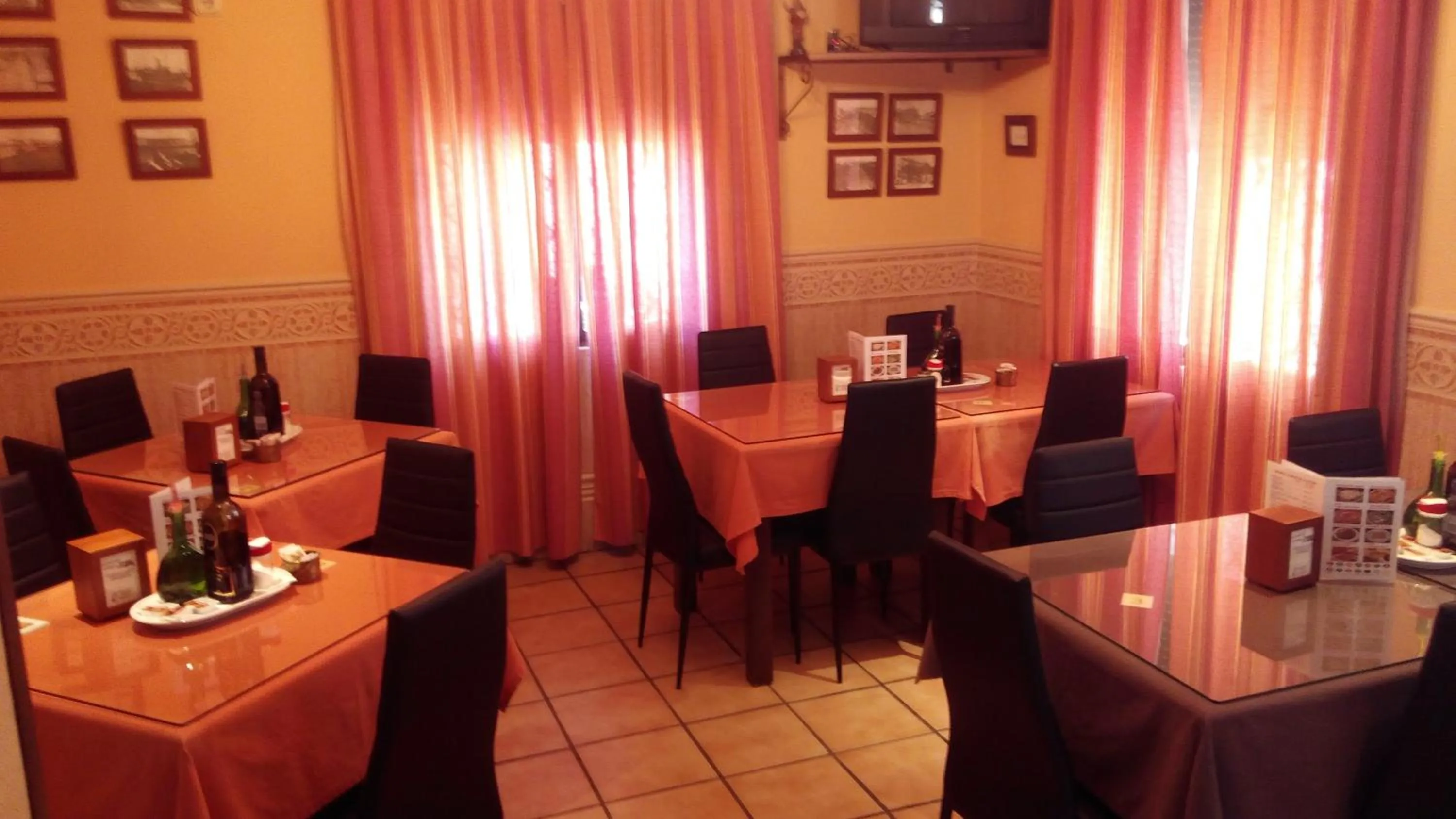 Communal lounge/ TV room in Hotel Riavela