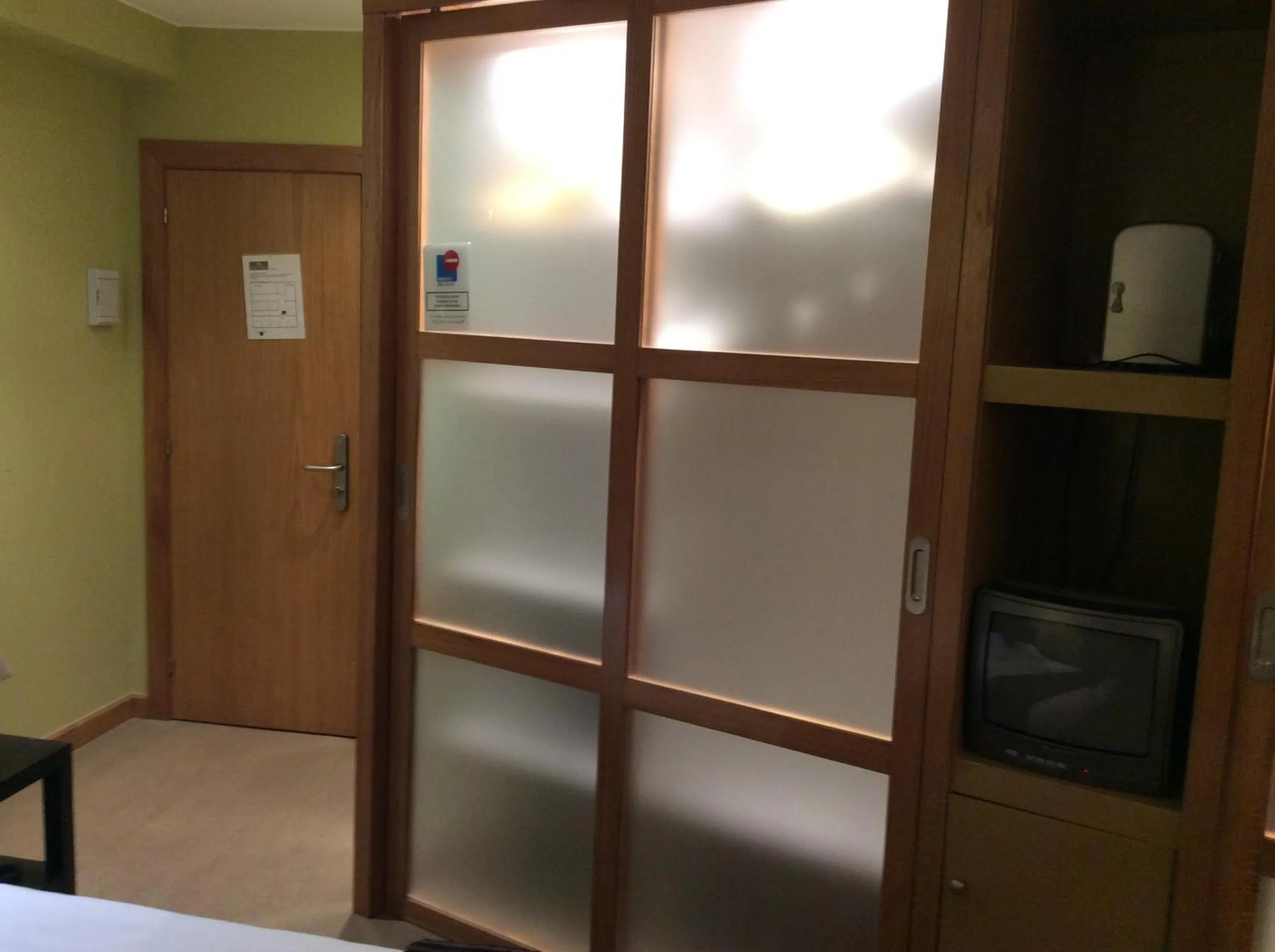wardrobe, Bed in Hotel Casa El Rapido