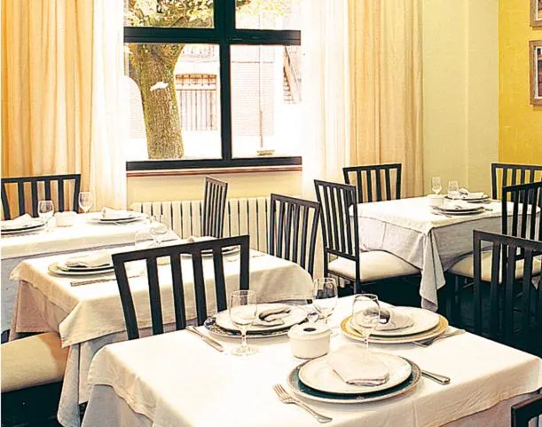 Restaurant/places to eat in Hotel Casa El Rapido