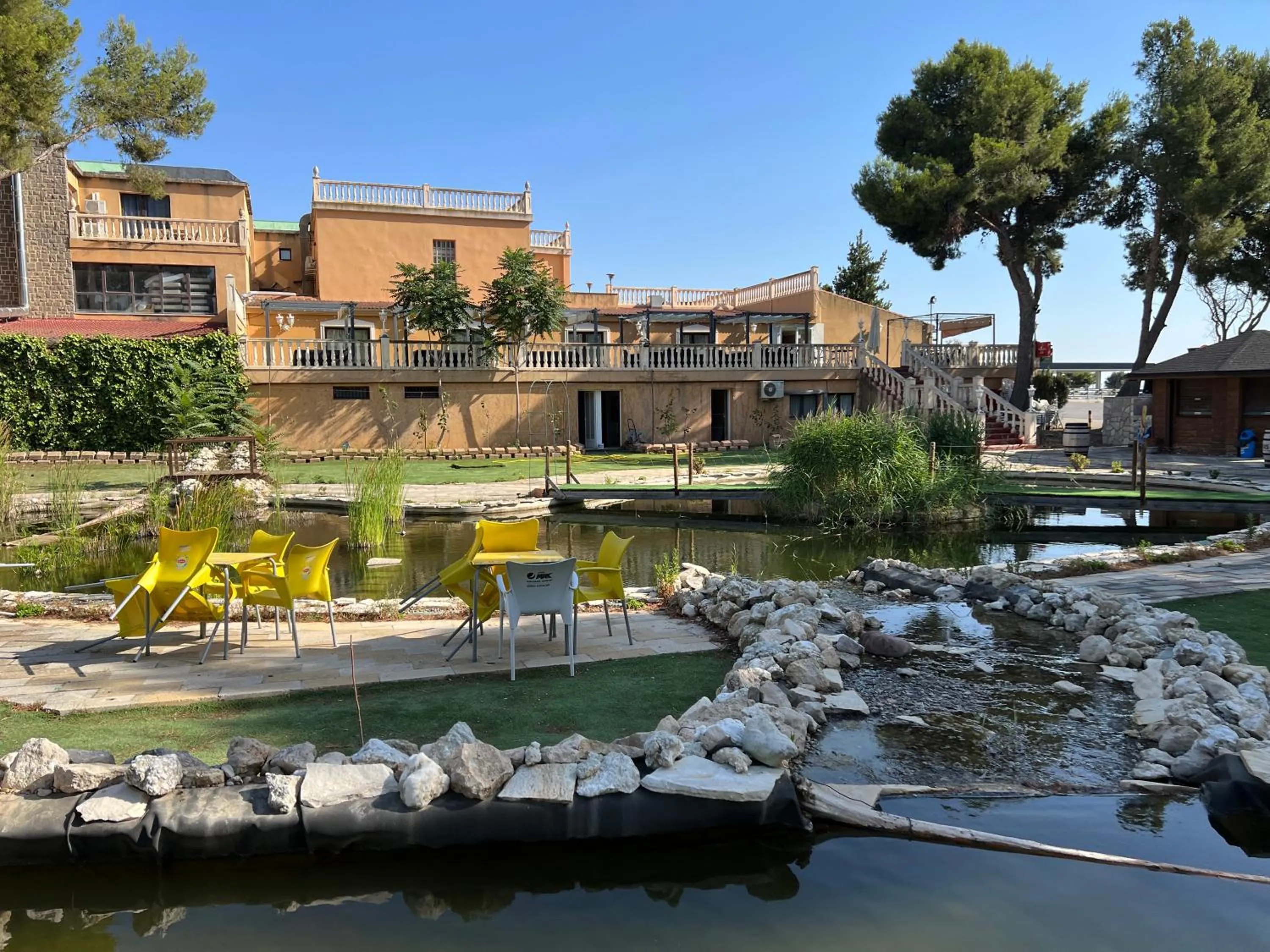 Property building in Hotel El Cisne