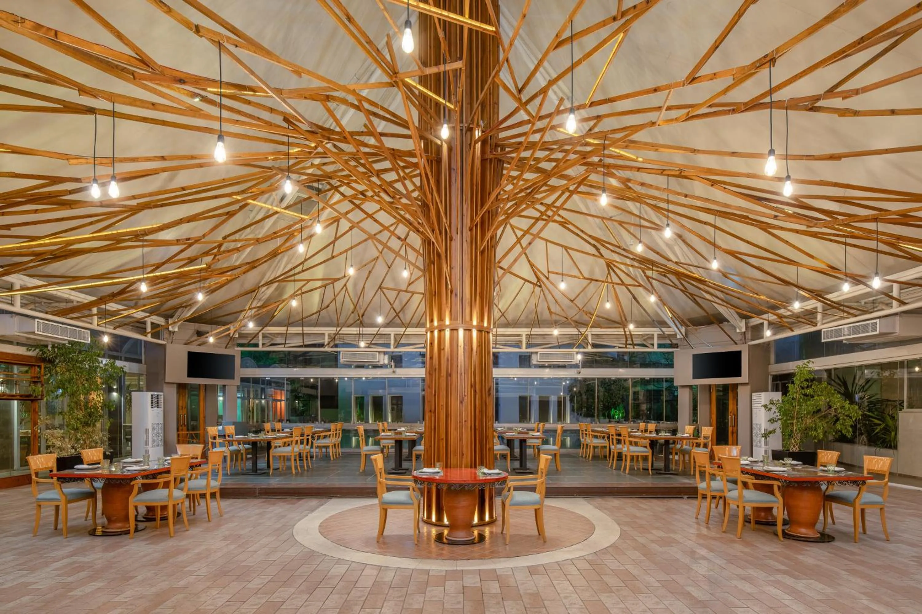 Restaurant/places to eat in Carlton Al Moaibed Hotel