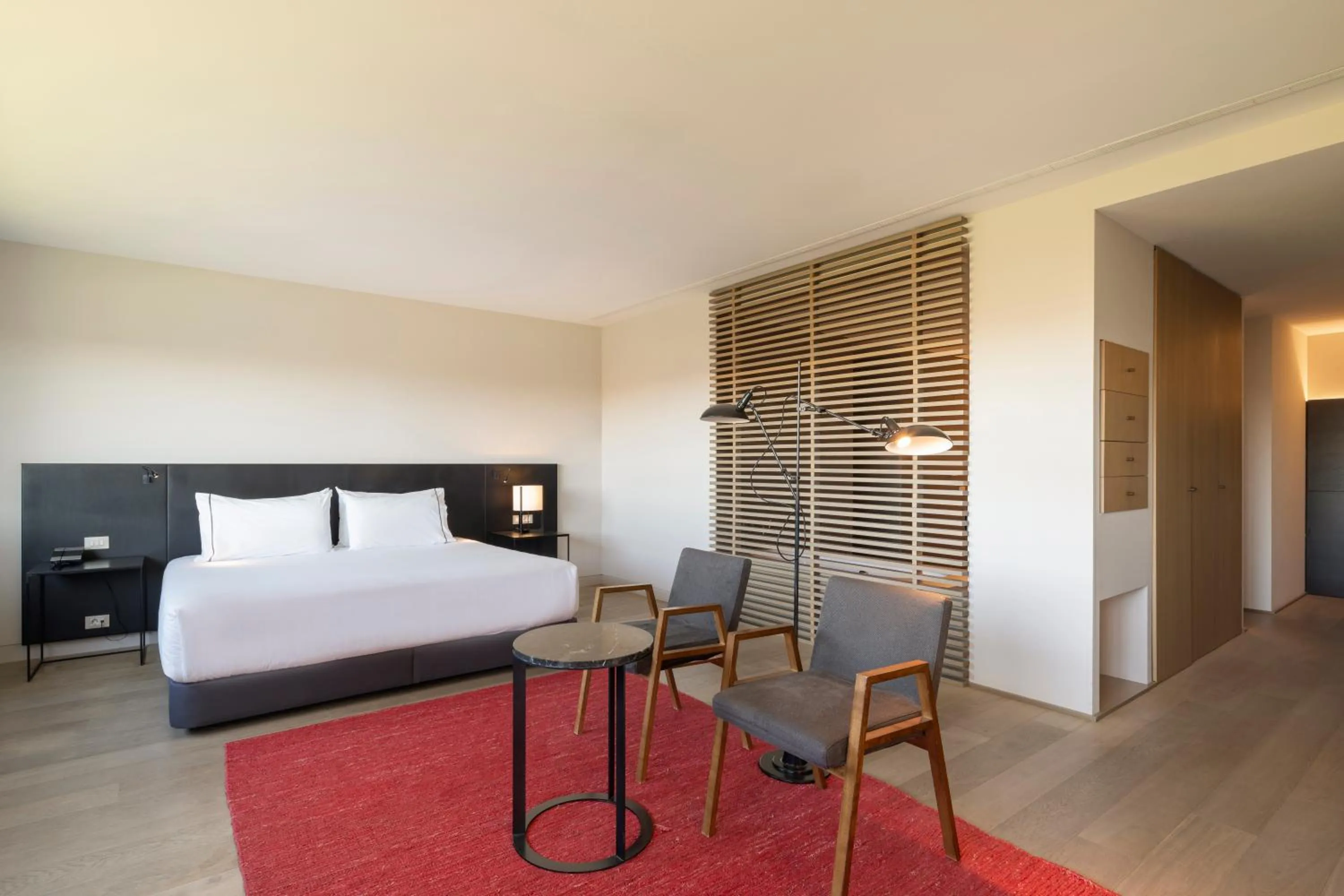 Photo of the whole room, Bed in Eurostars Pamplona