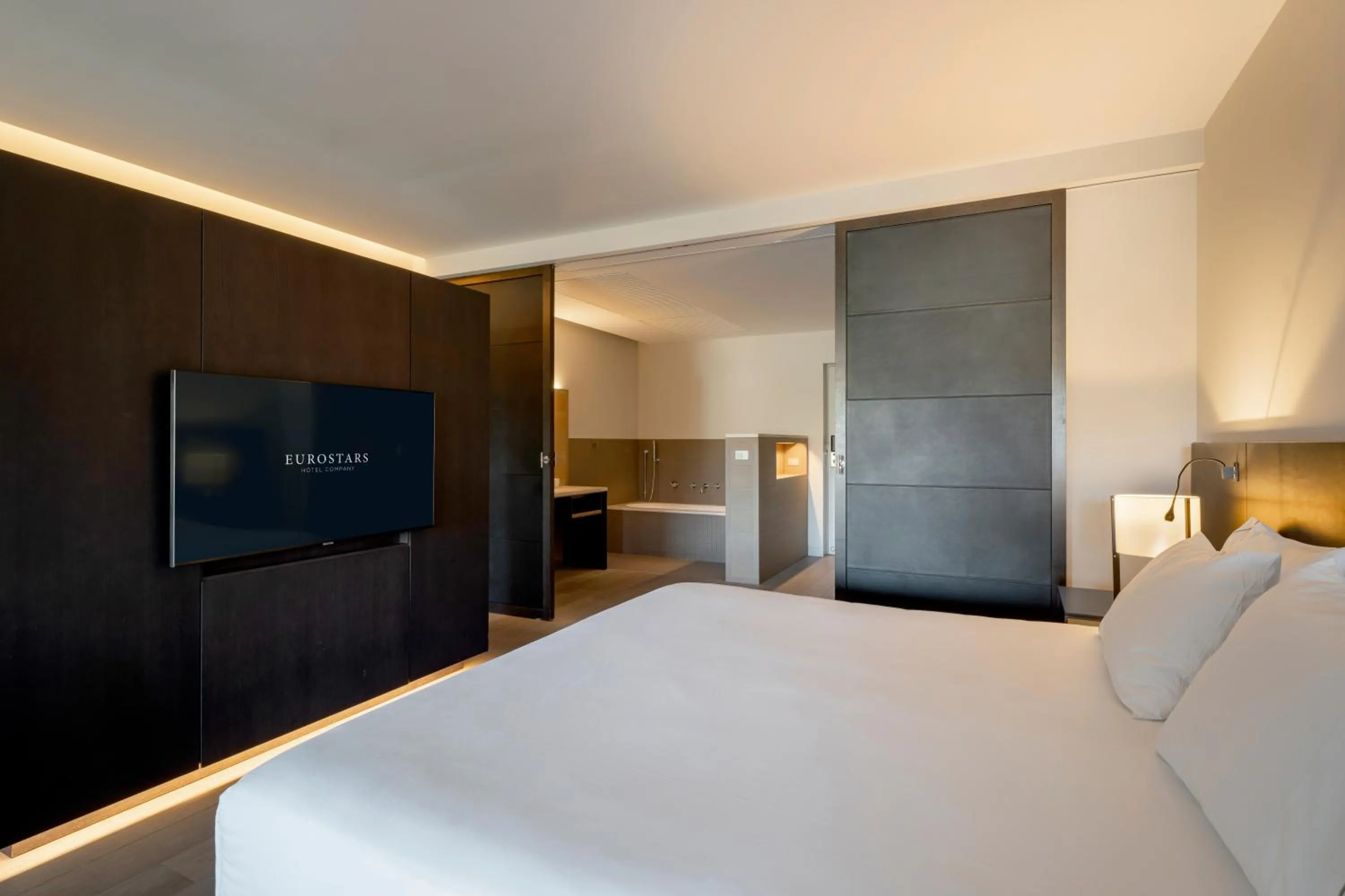 Bed in Eurostars Pamplona