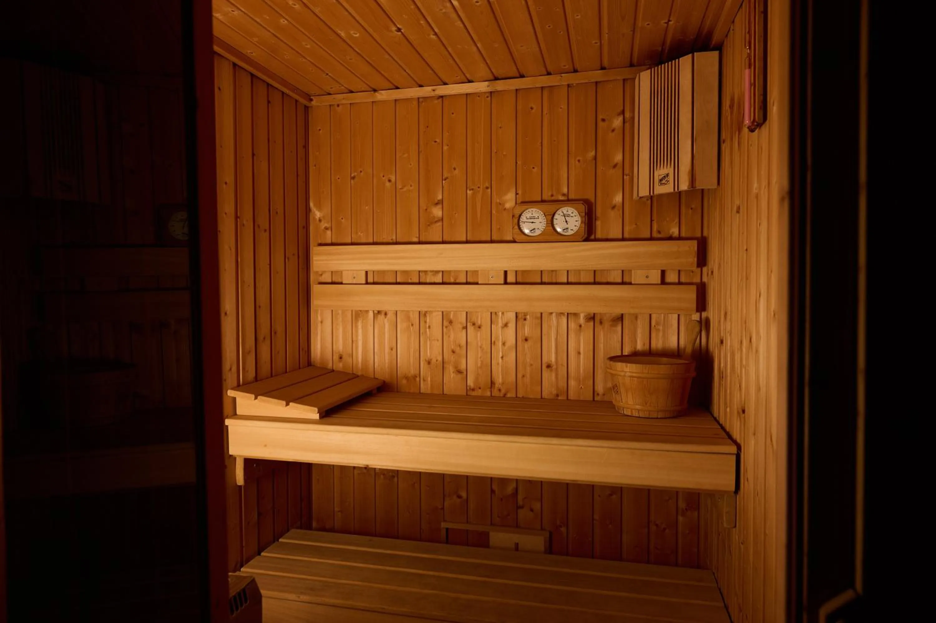 Swimming pool in Grand Hotel Bucharest