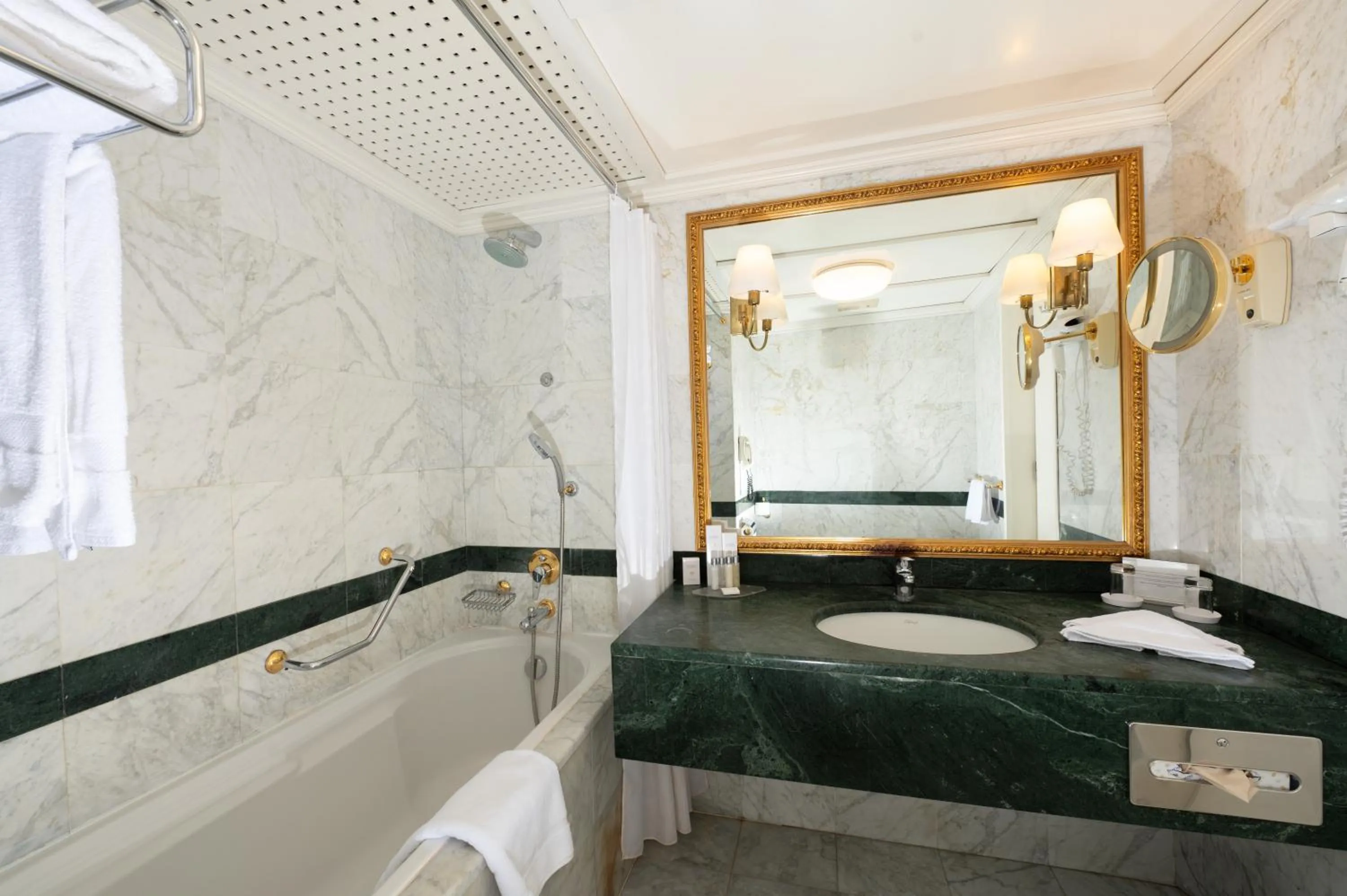 Property building in Grand Hotel Bucharest