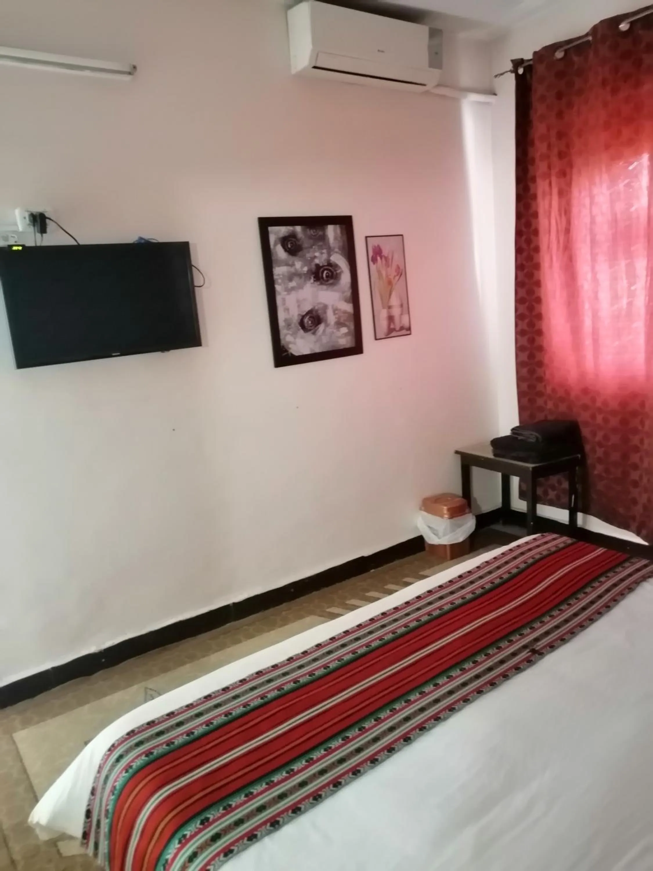 Photo of the whole room, Bed in Hamoudah Hotel