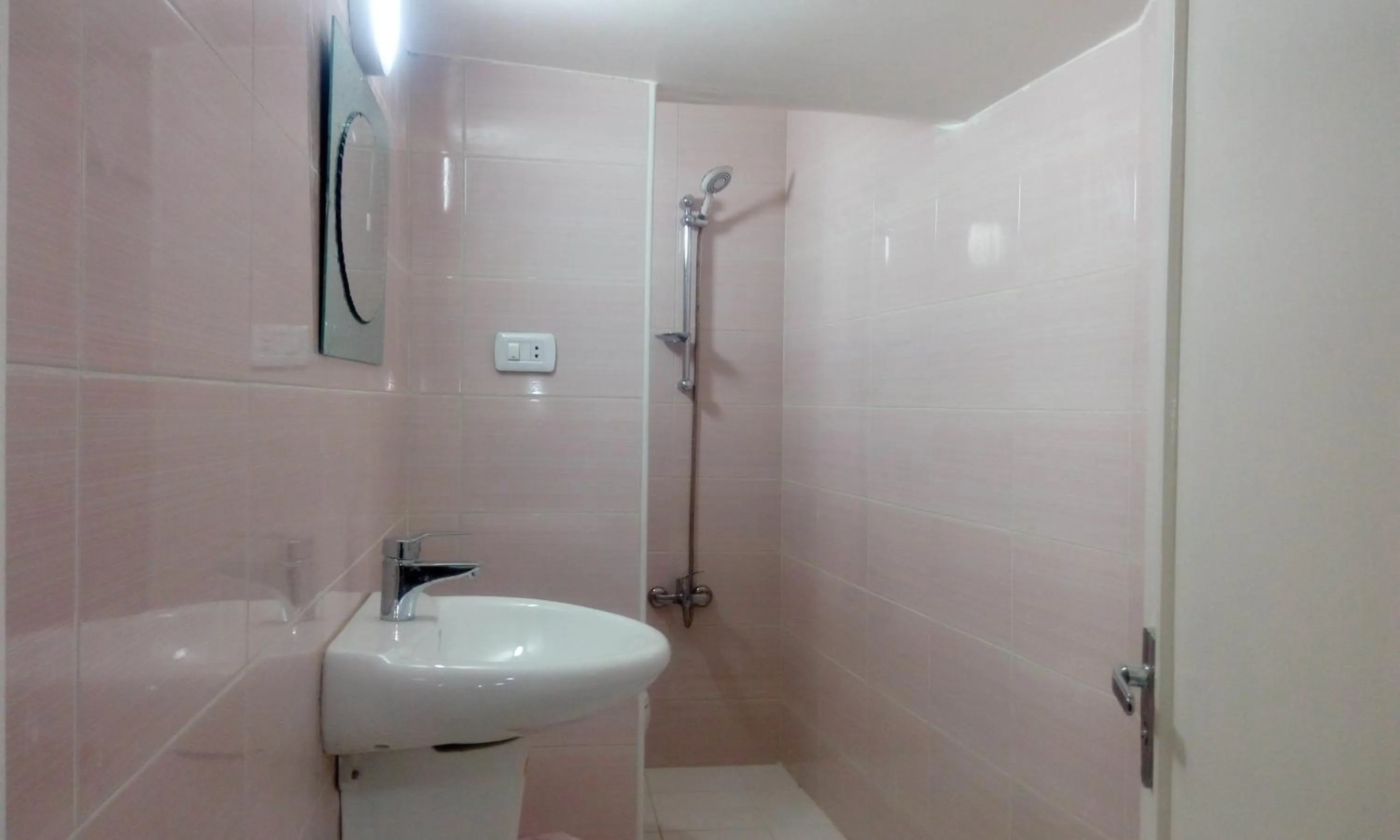 Shower in Hamoudah Hotel
