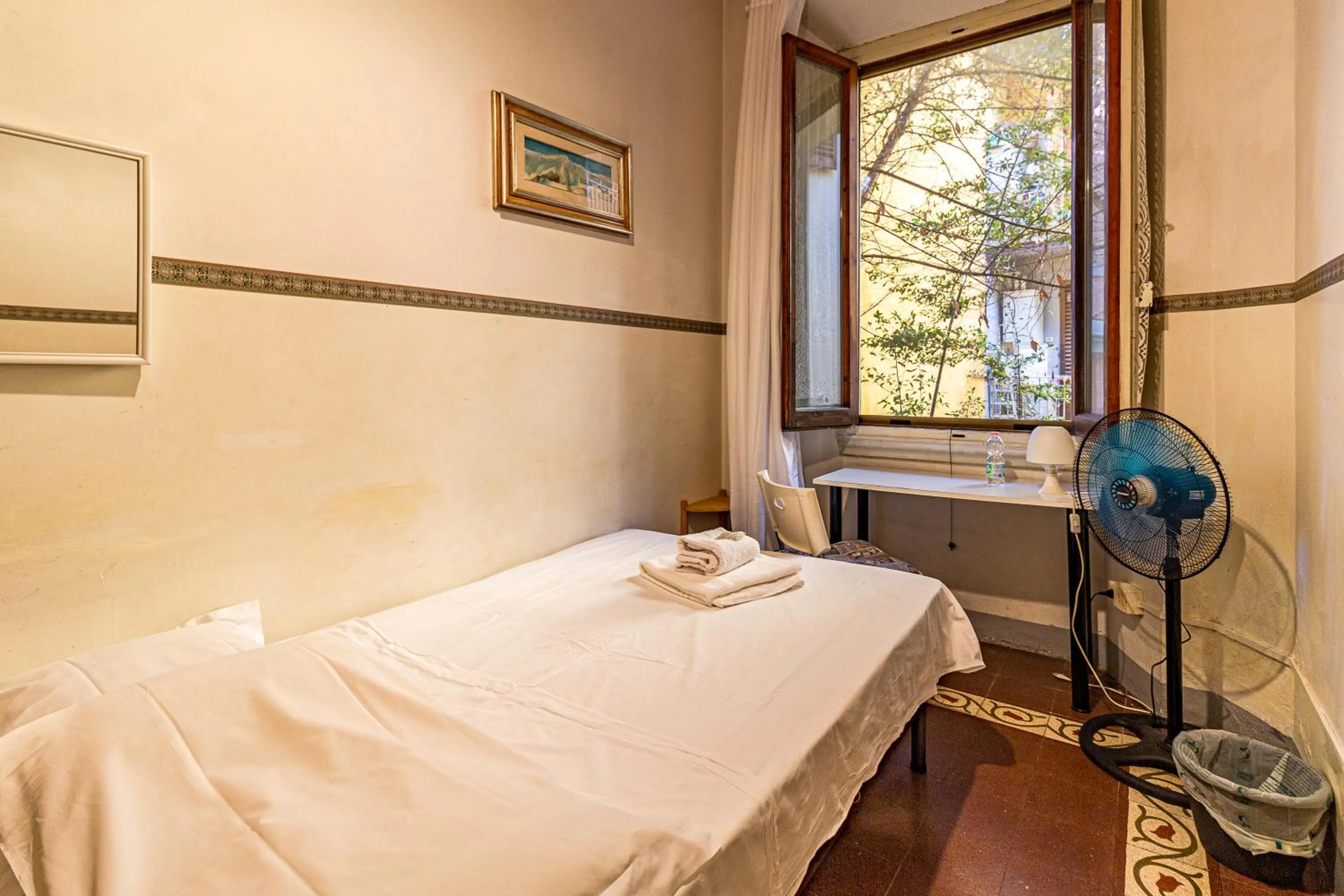 Standard Single Room with Shared Bathroom - single occupancy in Soggiorno Primavera