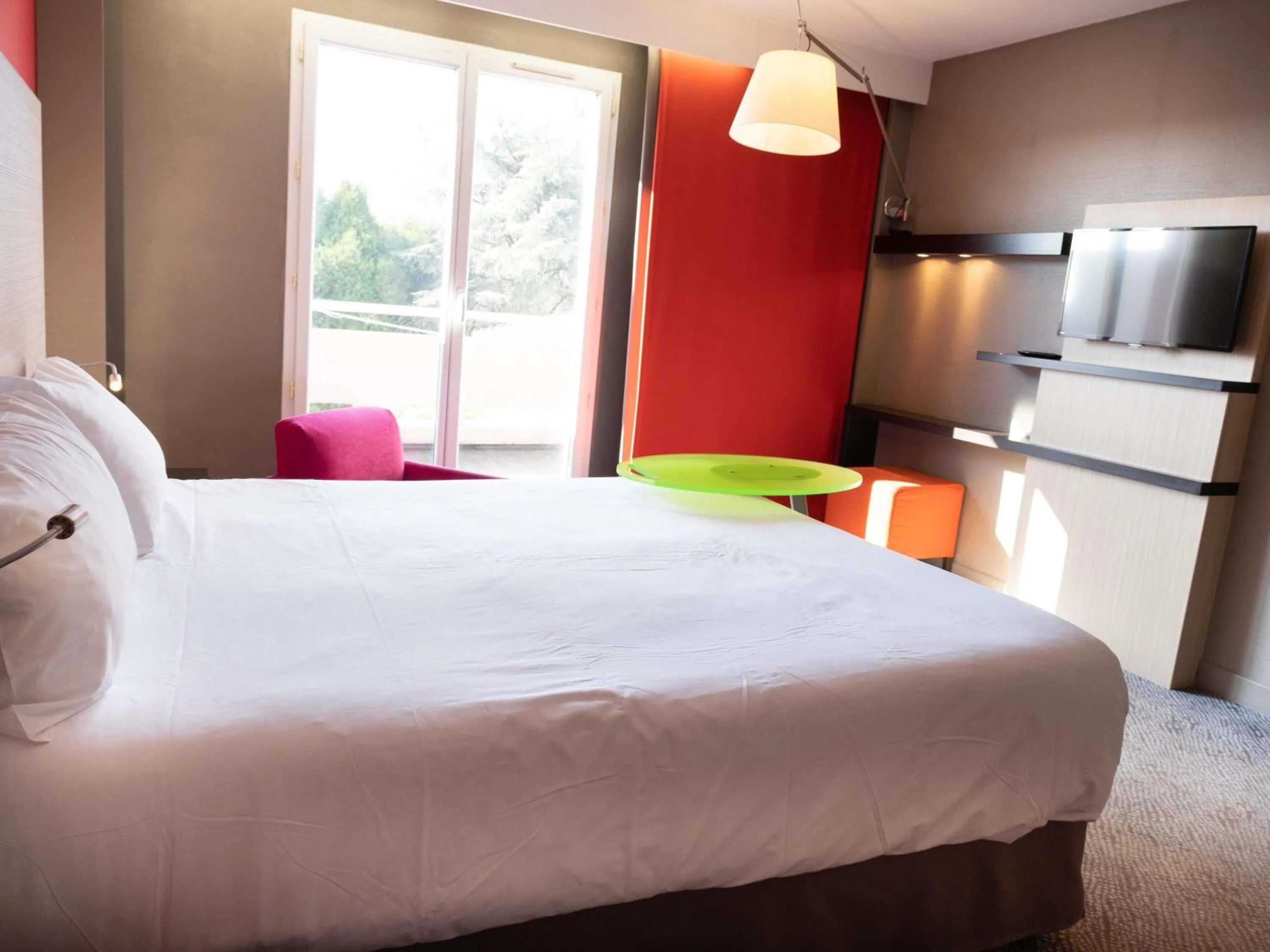 Bedroom, Bed in ibis Styles Saint Dizier
