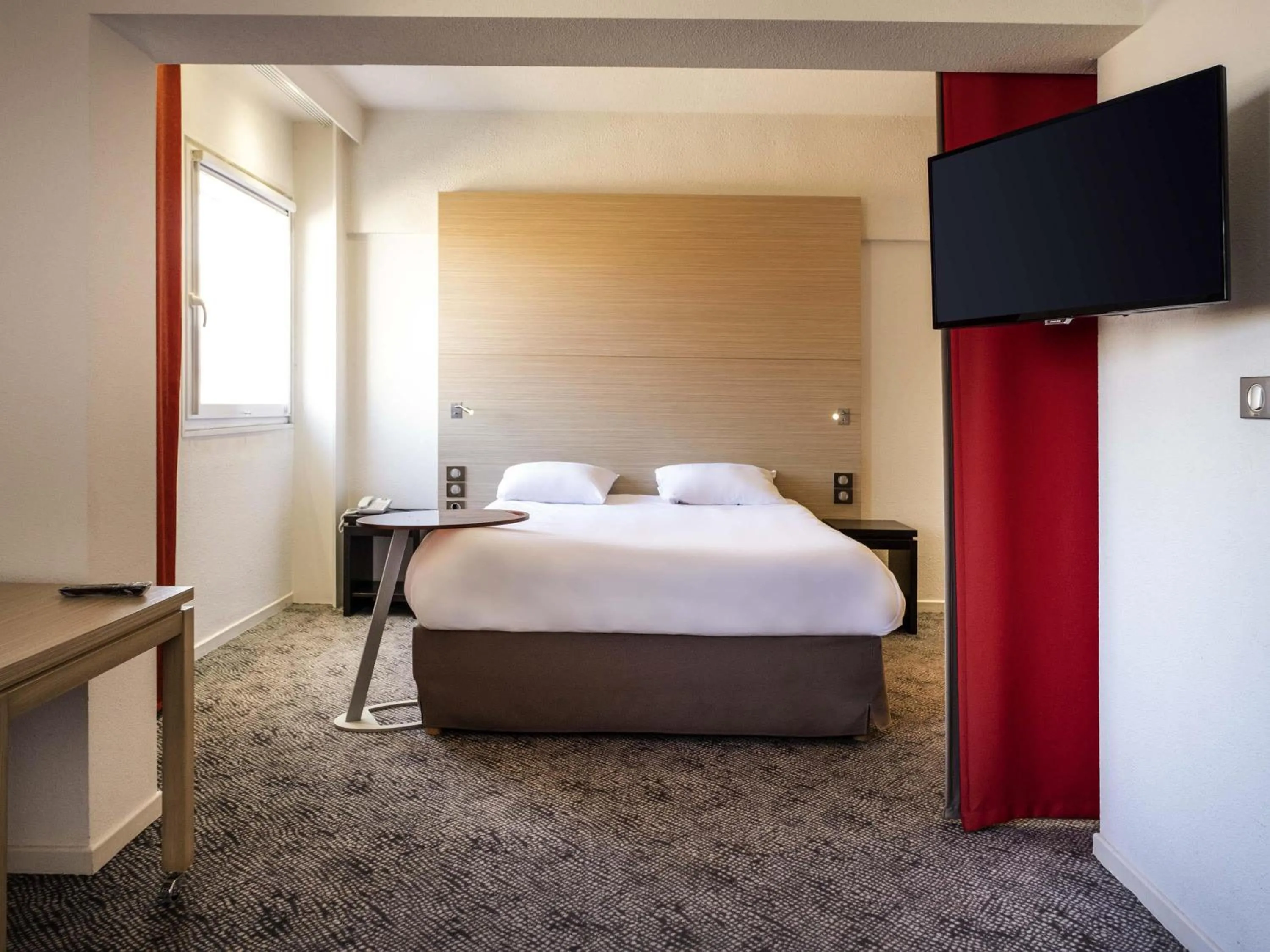 Bedroom, Bed in ibis Styles Saint Dizier
