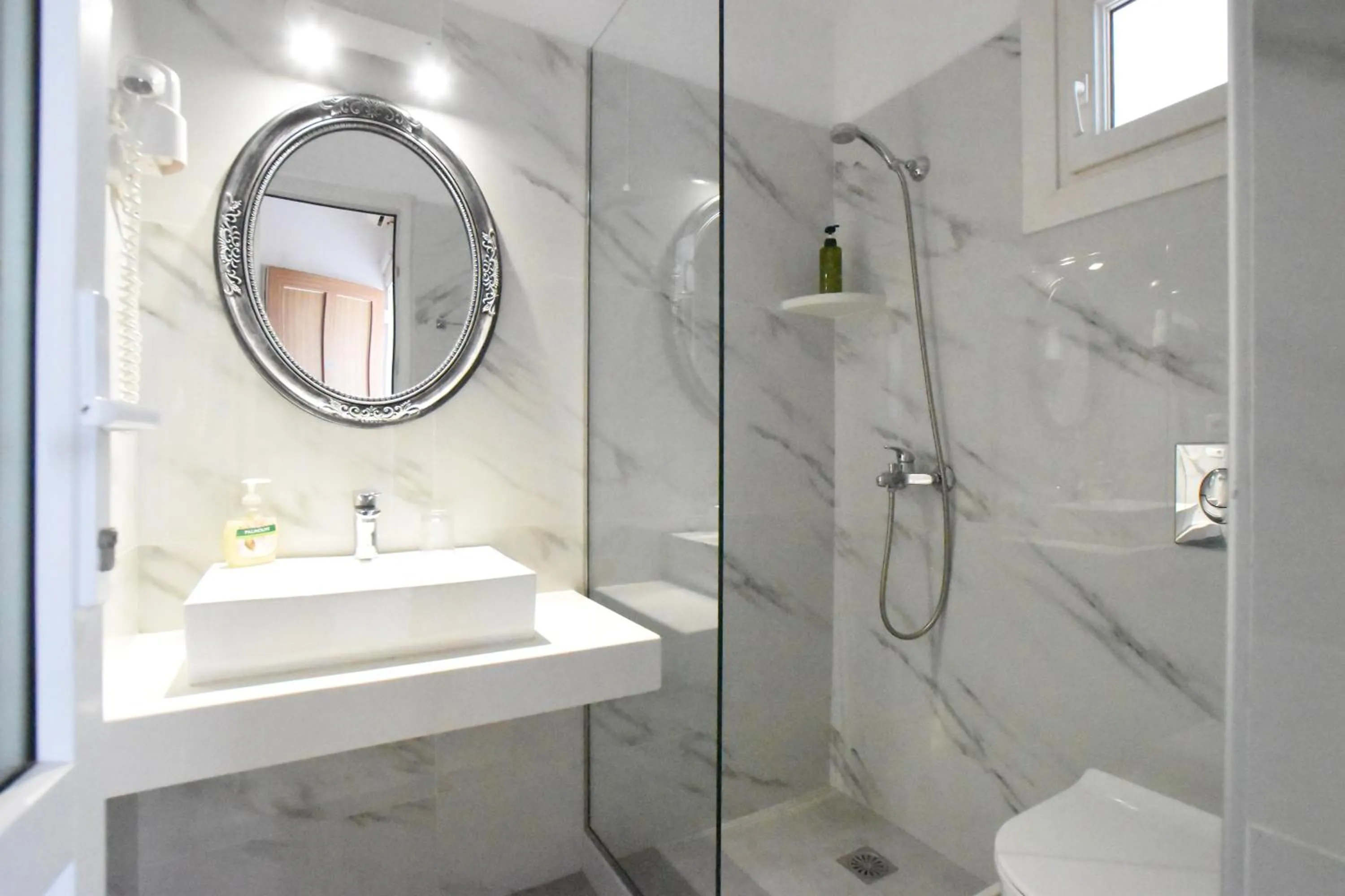 Bathroom in Asteri Hotel