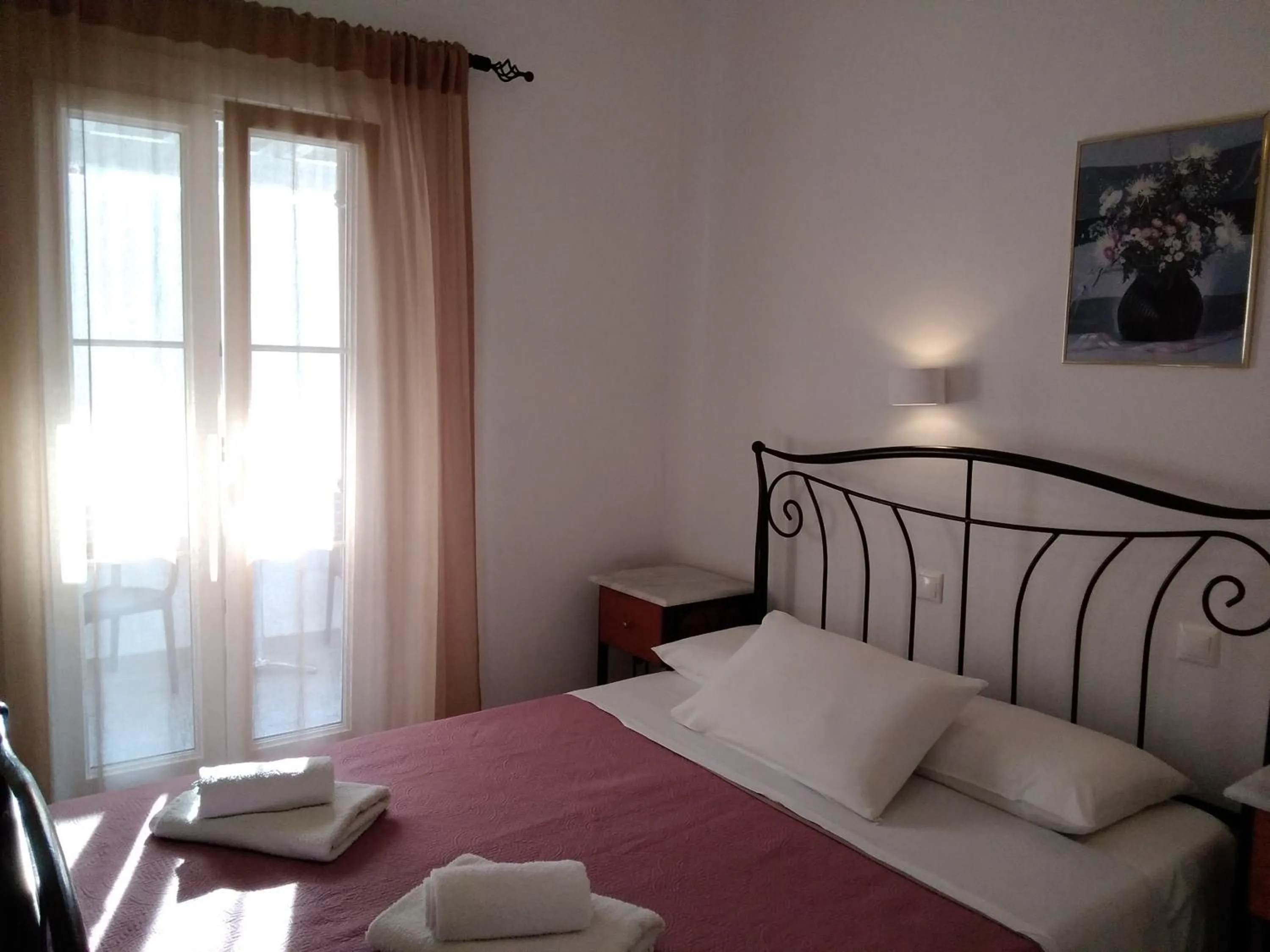 Photo of the whole room in Asteri Hotel