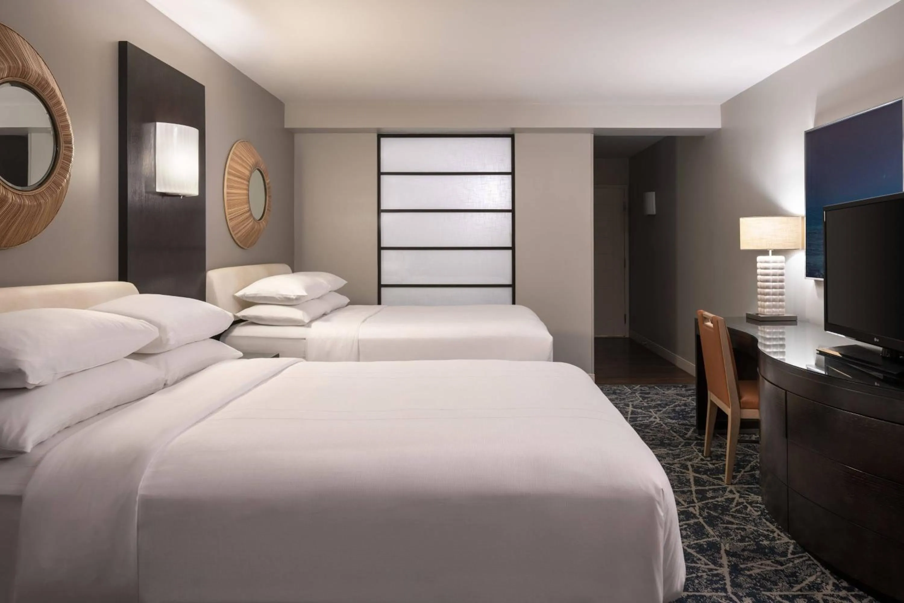 Photo of the whole room, Bed in Waikoloa Beach Marriott Resort & Spa