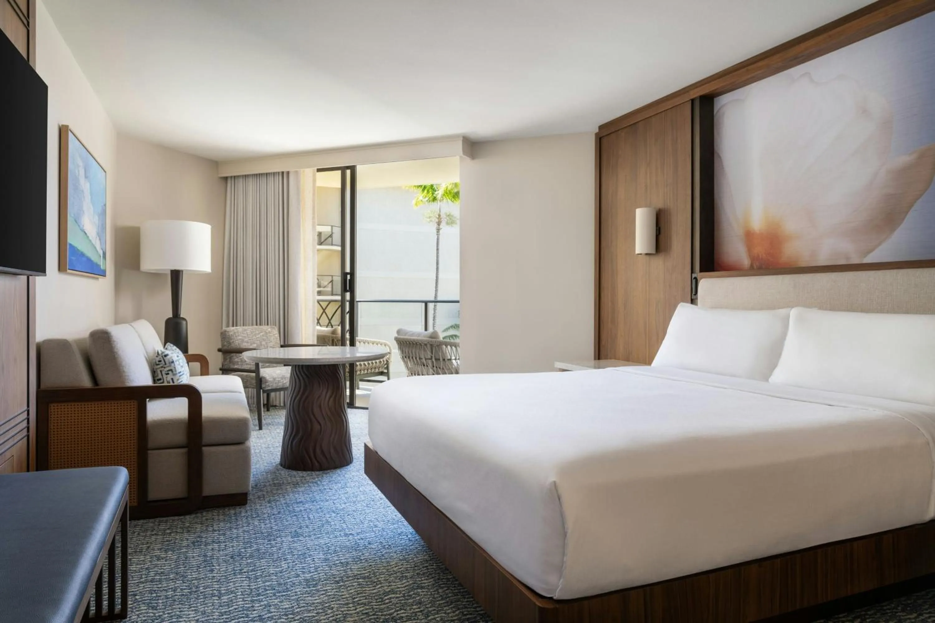 Swimming pool, Bed in Waikoloa Beach Marriott Resort & Spa