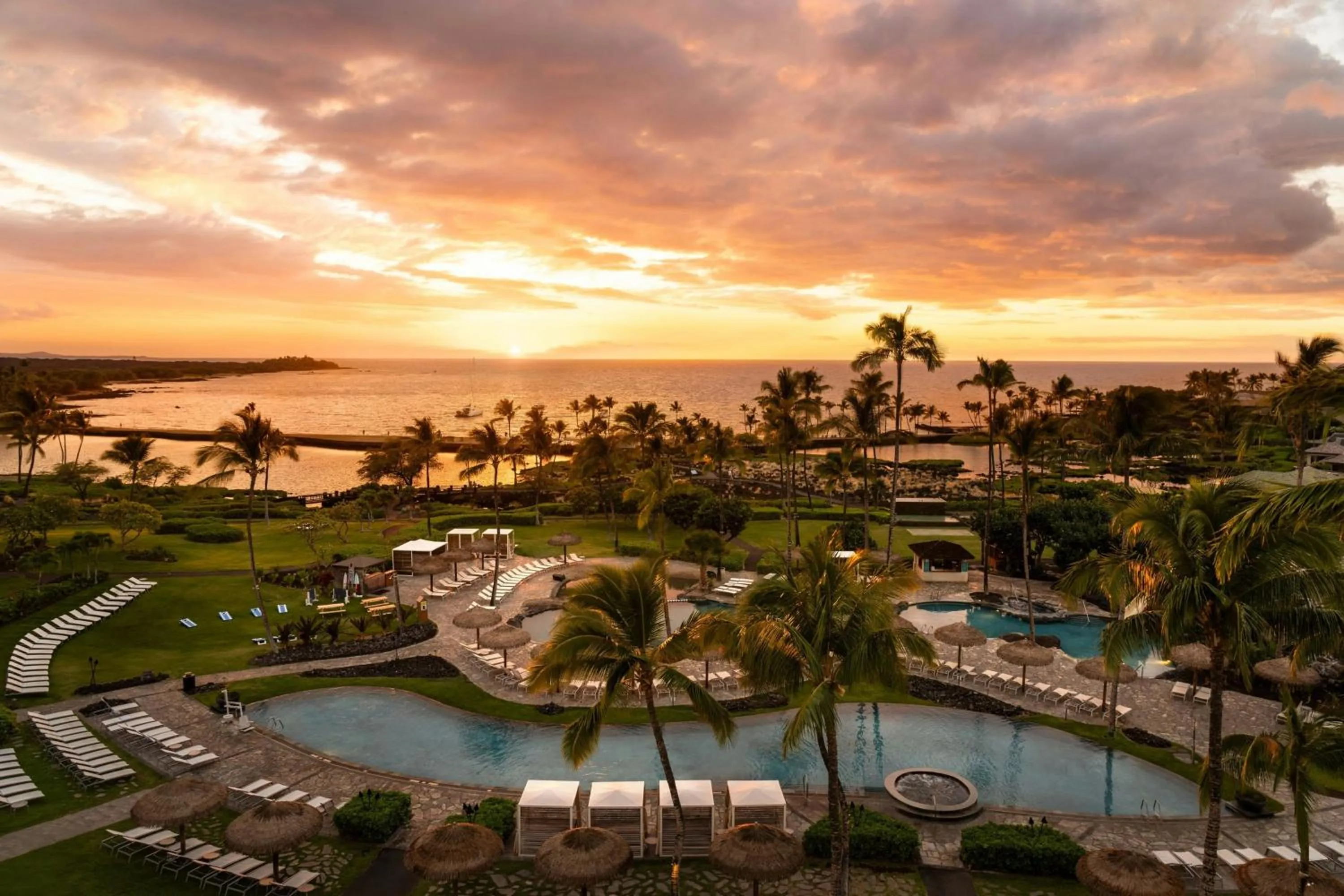 Swimming pool in Waikoloa Beach Marriott Resort & Spa