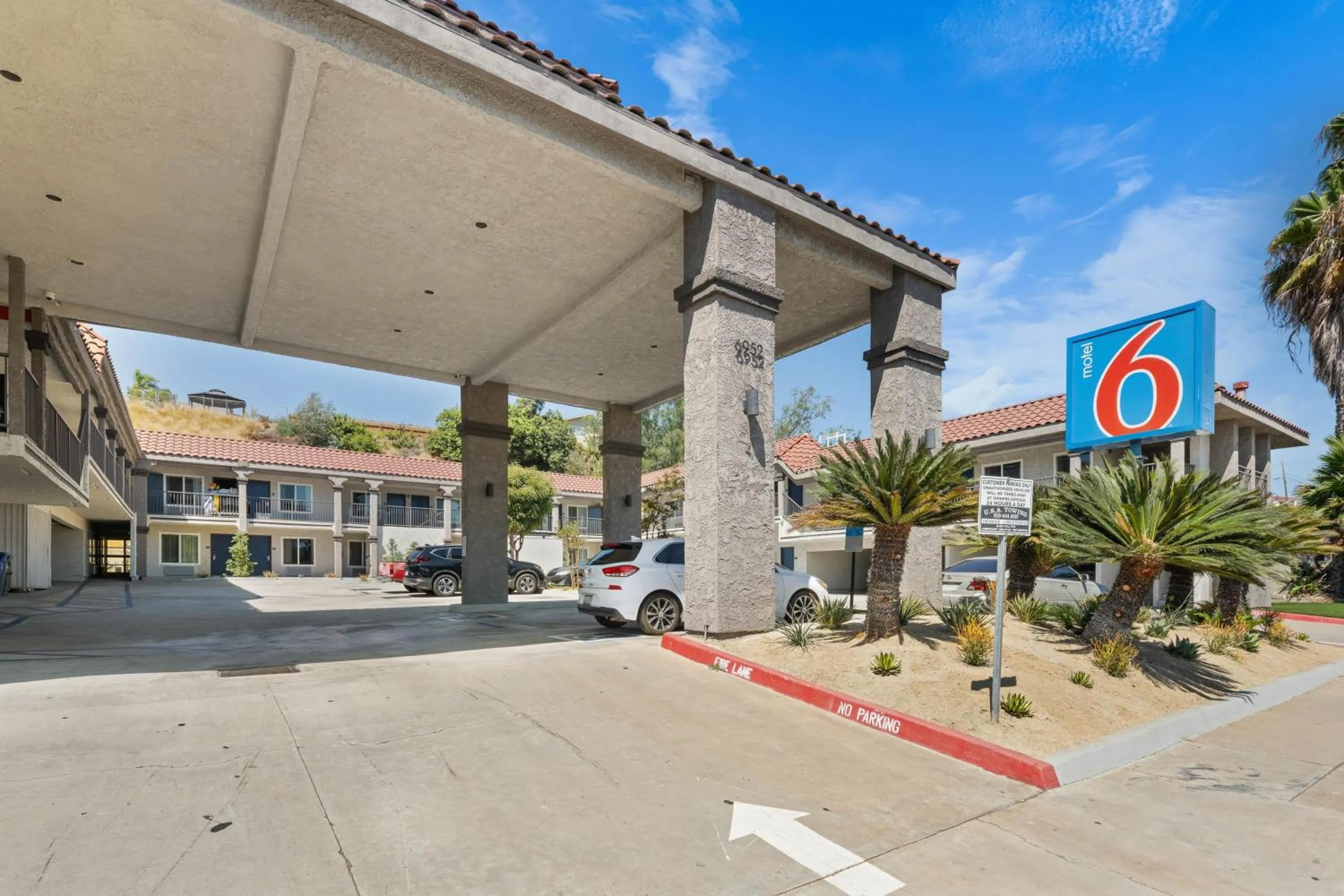 Property building in Motel 6-La Mesa, CA