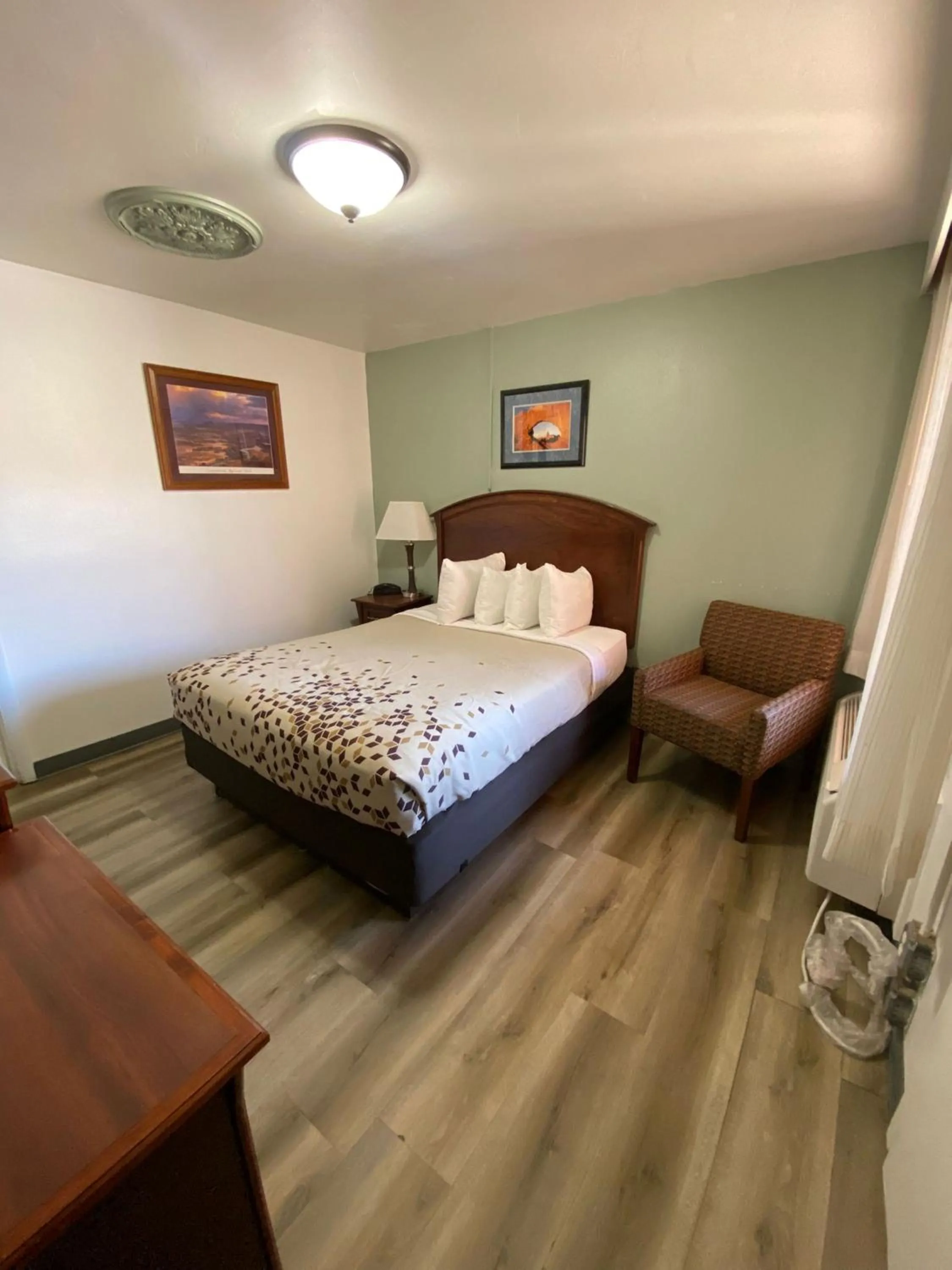 Bed in Inca Inn Moab