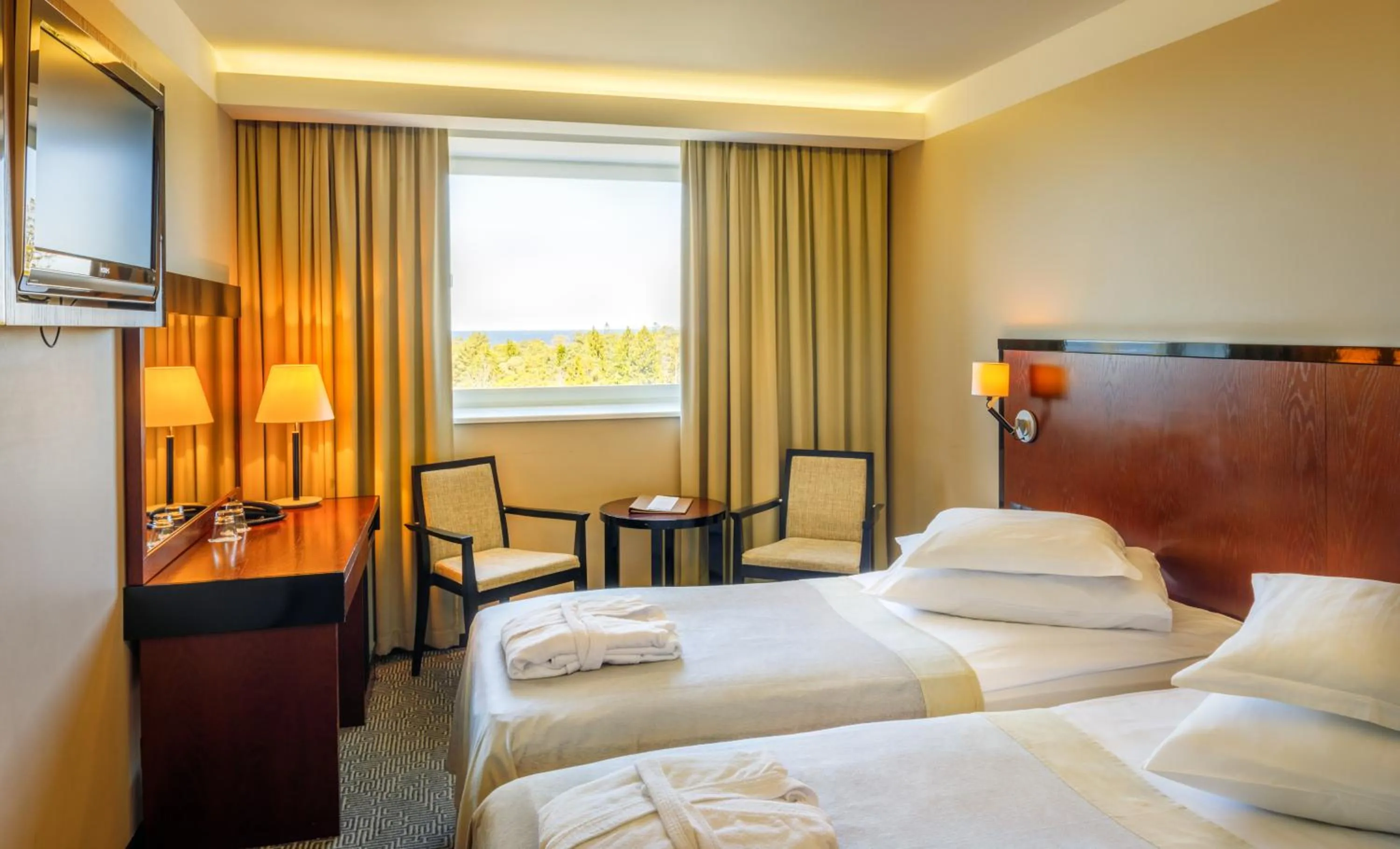 Bed in Meresuu Spa & Hotel