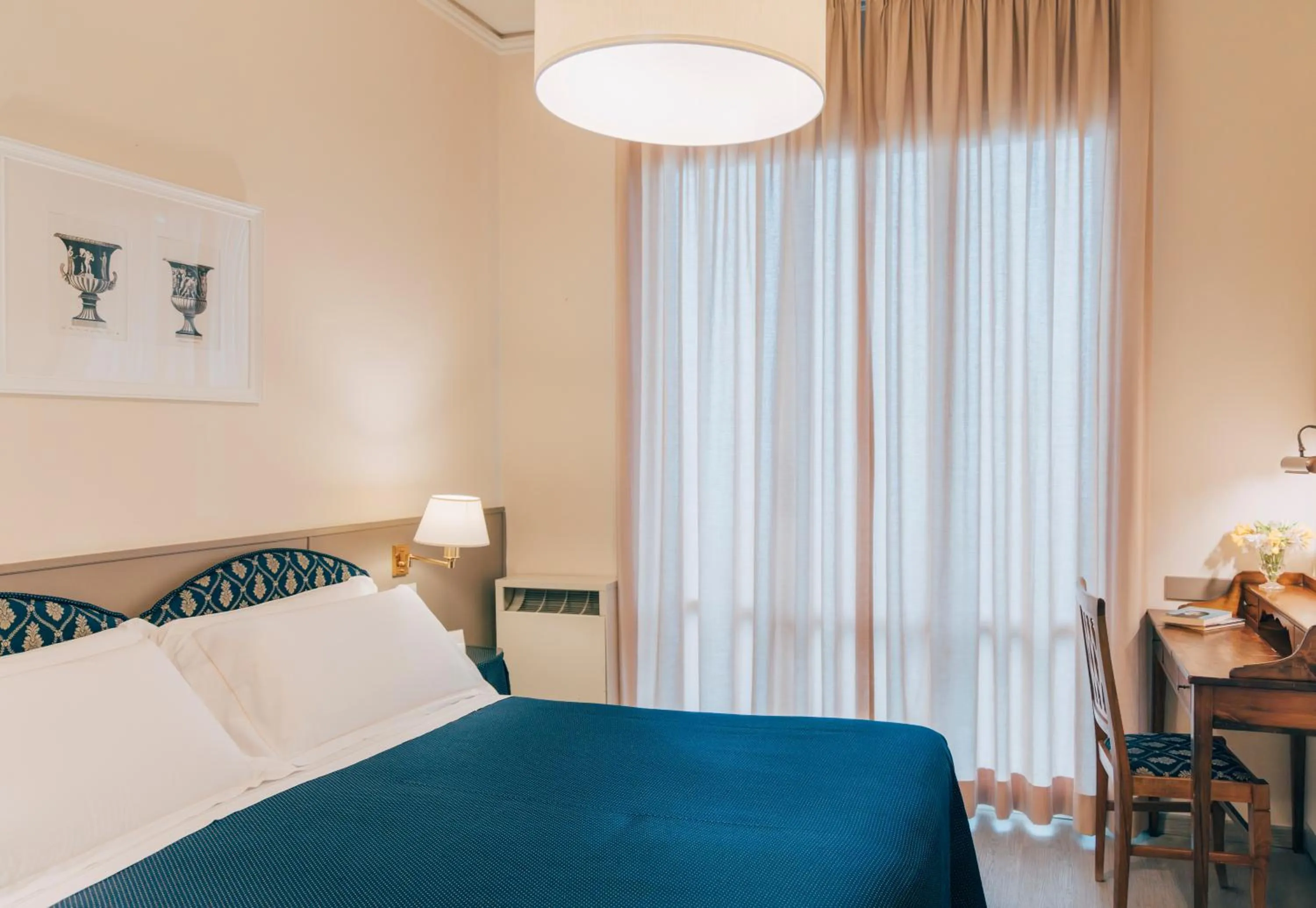 Bedroom, Bed in Hotel San Luca