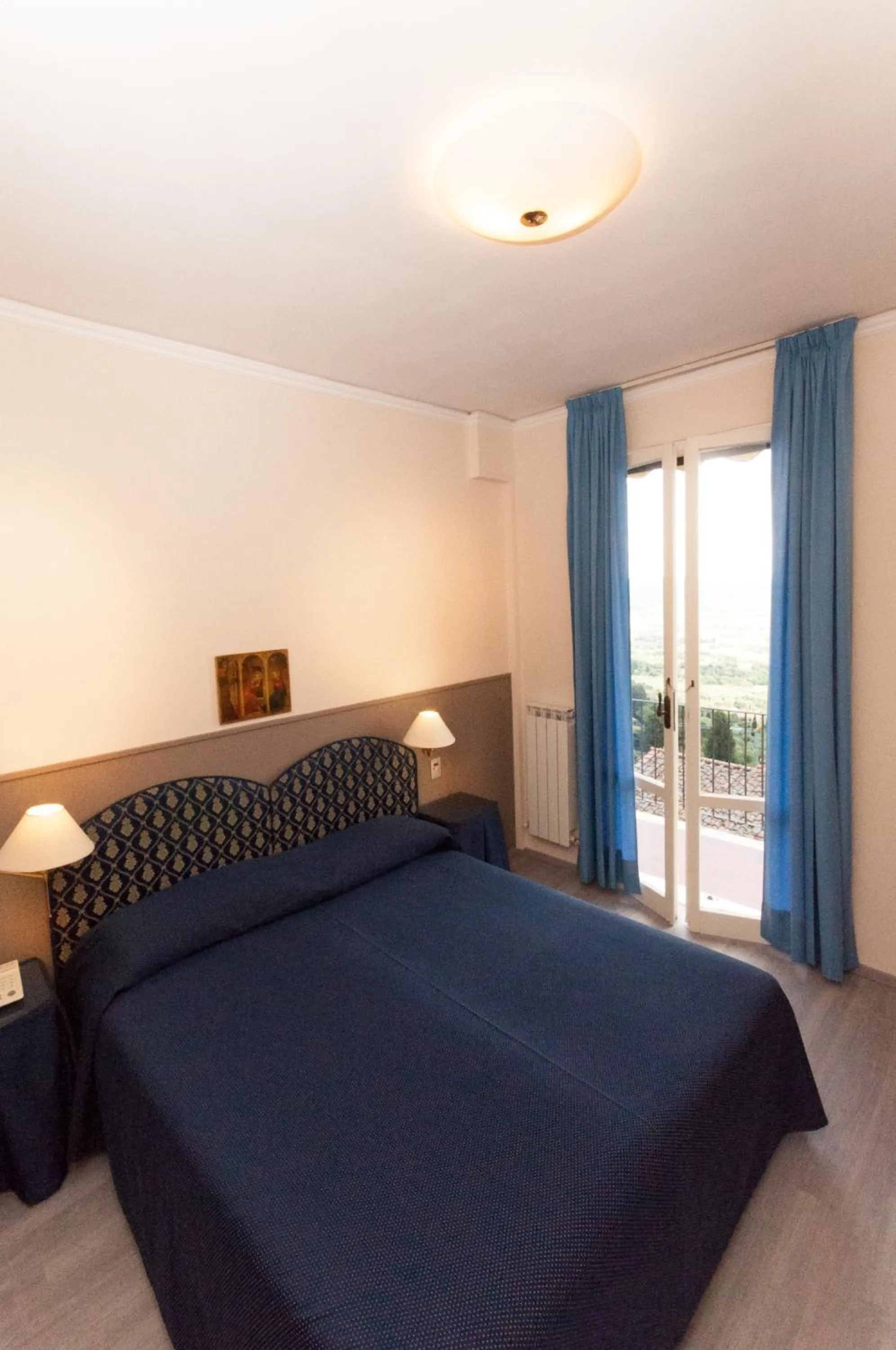 Photo of the whole room, Bed in Hotel San Luca