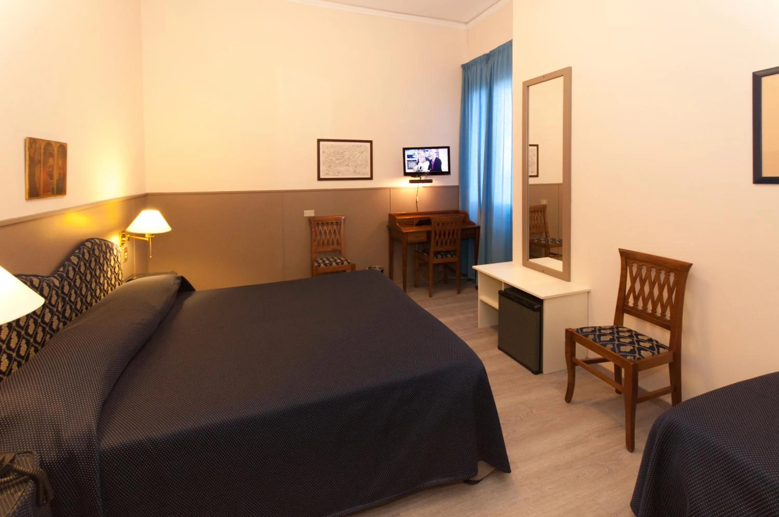 Photo of the whole room, Bed in Hotel San Luca