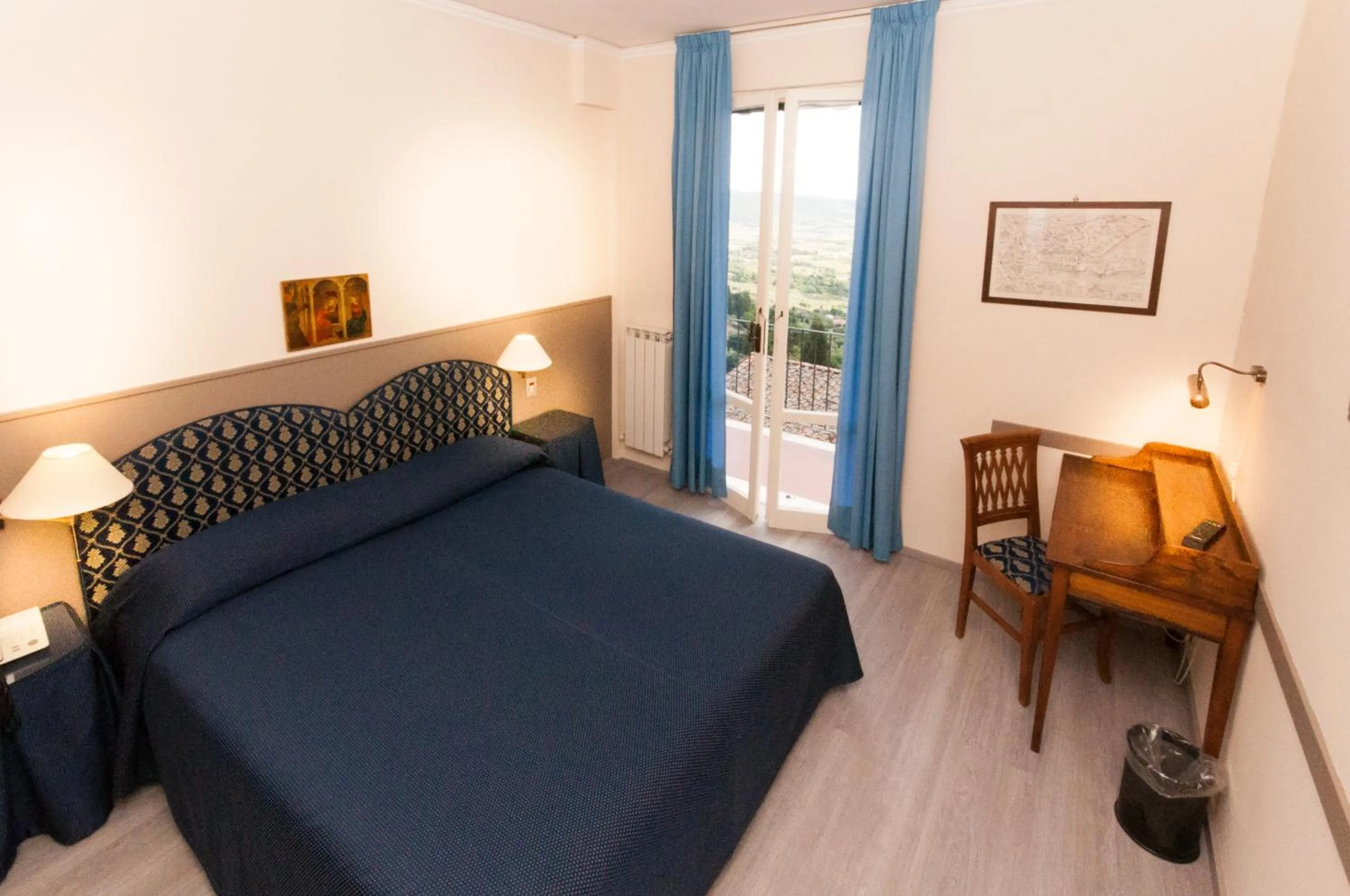 Photo of the whole room, Bed in Hotel San Luca